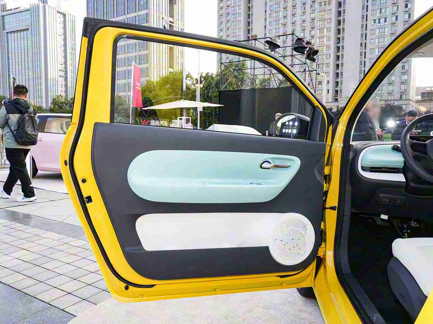 黄色软件0.3,智行新篇，安全领航，创新驾驶新体验-1