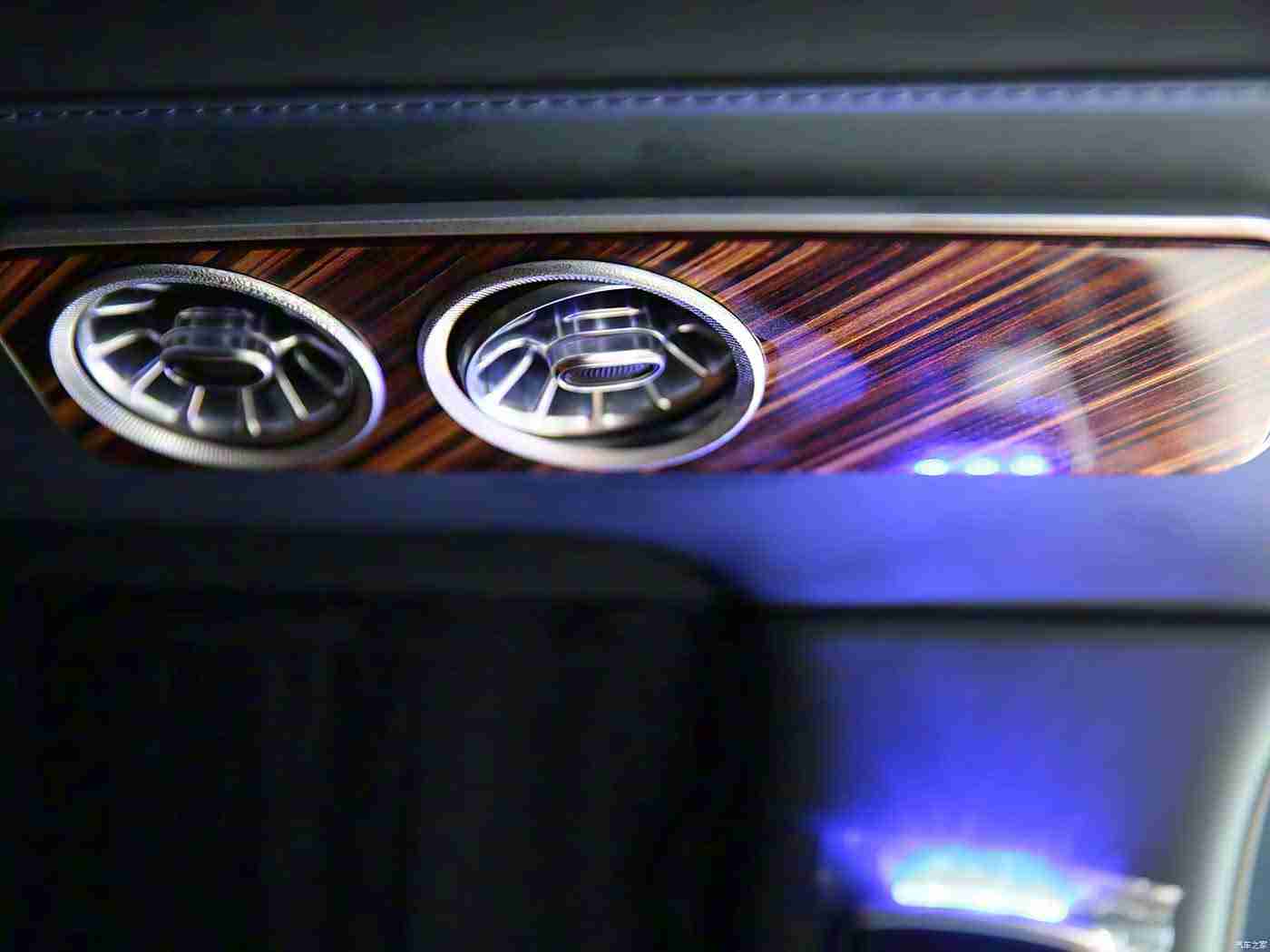 ,驾驭未来,尽享科技魅力——探秘新锐汽车新篇章-1