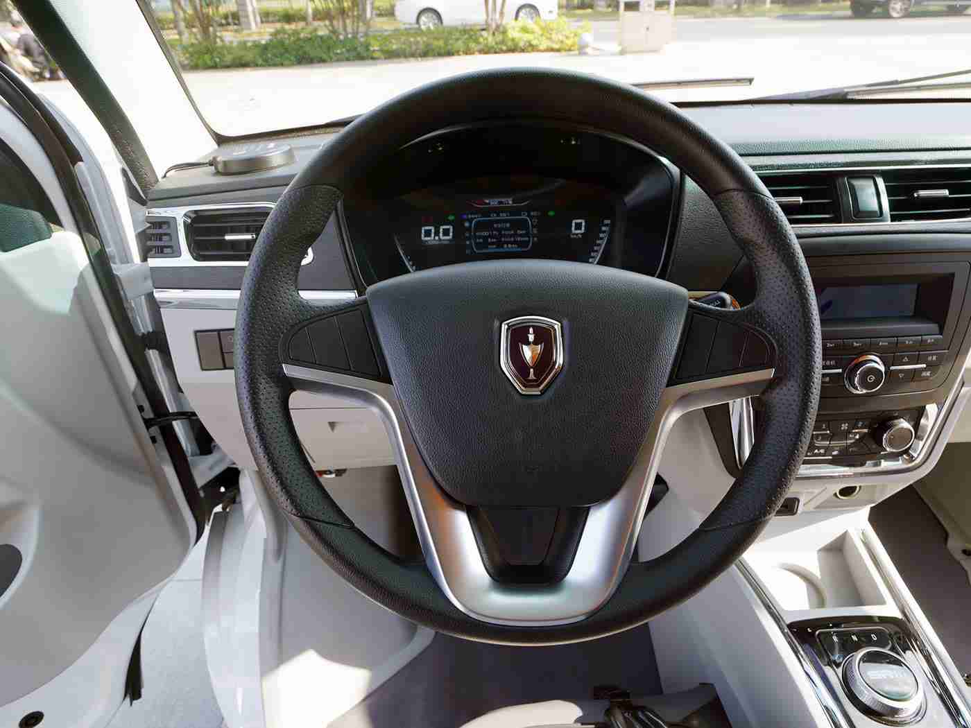 十八岁禁止,新规出台：未成年驾驶汽车风险管控引发热议，保障出行安全任重道远-2