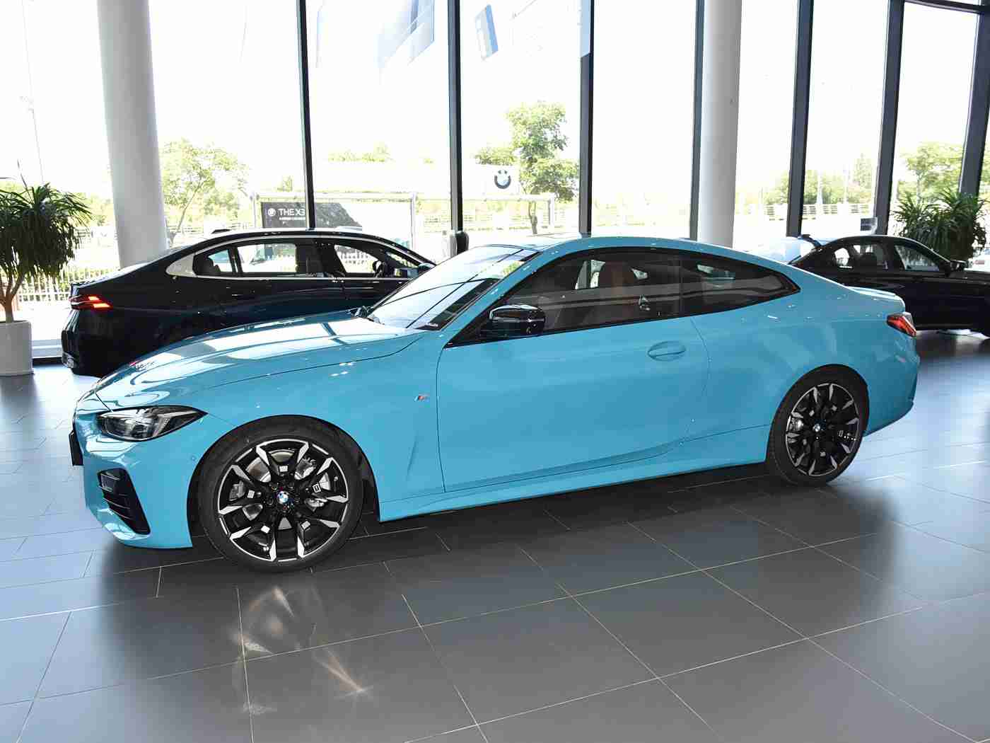 男生把困困放在女生里,新车热销热议:独特“困困座”设计,颠覆传统汽车体验,引发关注潮-3