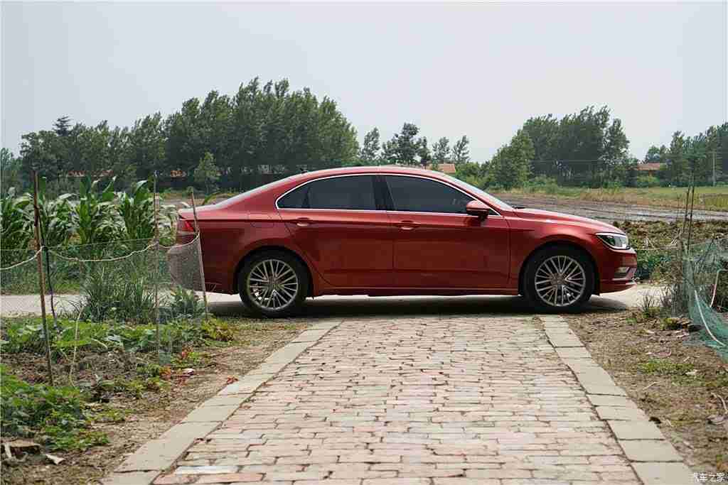 五月丁香花婷婷,花潮涌动,车界风华:五月新车盛宴启幕,绿色豪华共舞未来-3