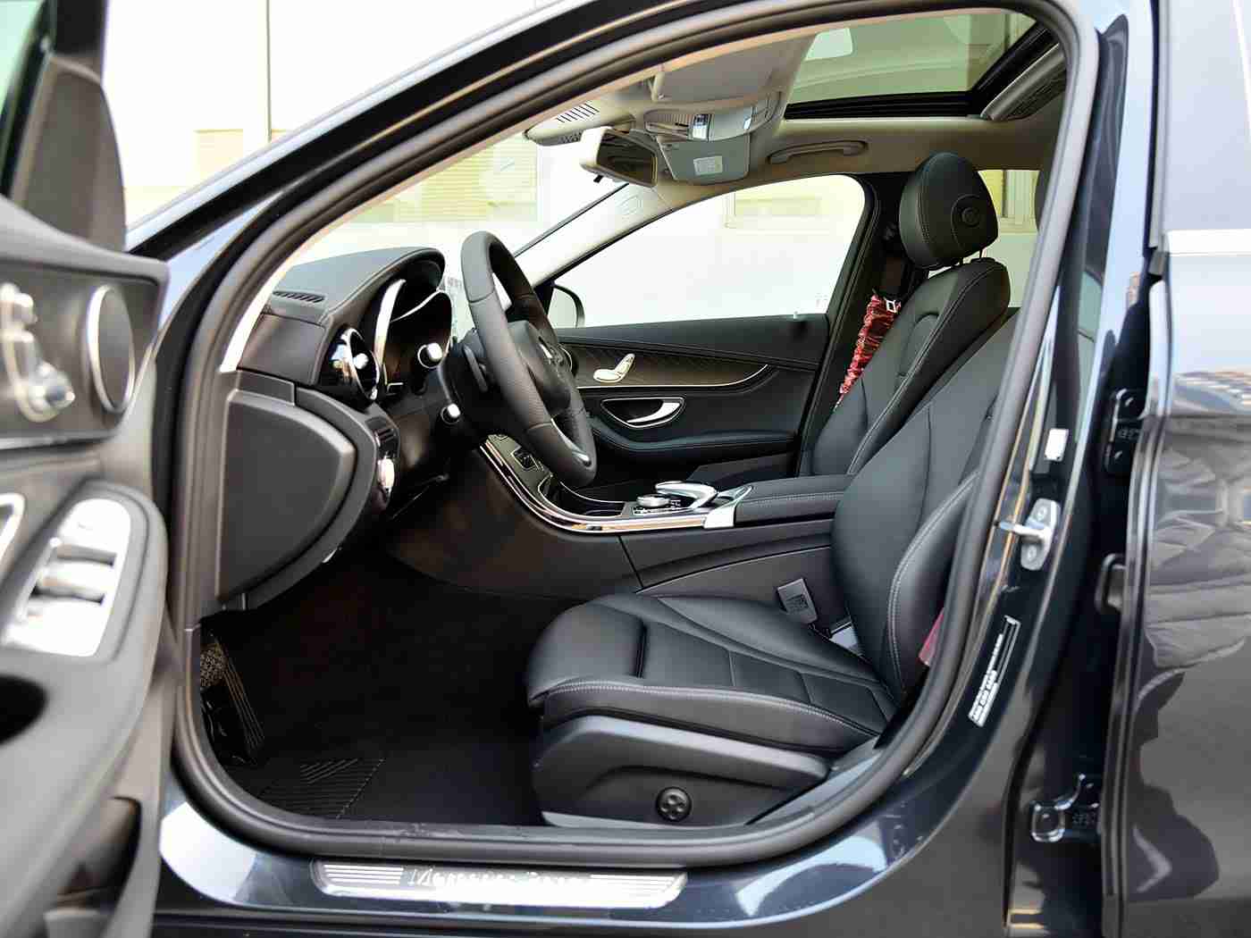 男生的困困放在女生的困困里,创新融合男女驾驶需求,新概念汽车引领潮流体验-1