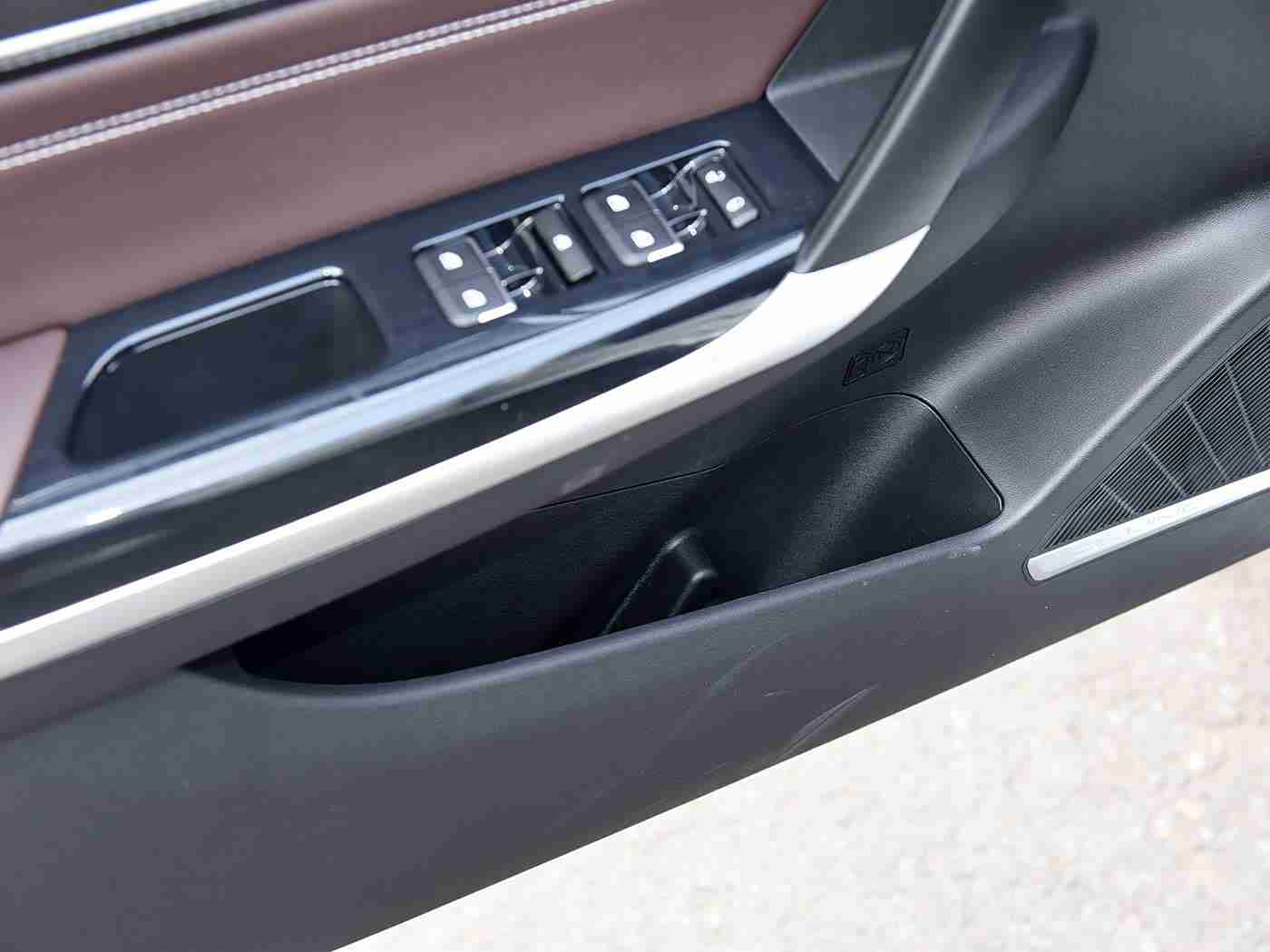 男生女生在一起猜猜猜轮滑鞋下载,“时尚智驱,青春竞速:解码汽车新潮流,共绘未来出行蓝图”-2