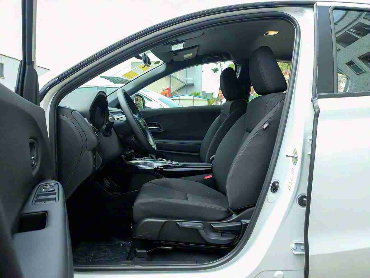 害羞草研究所,“智能续航，绿意盎然——引领未来出行新风尚”-1