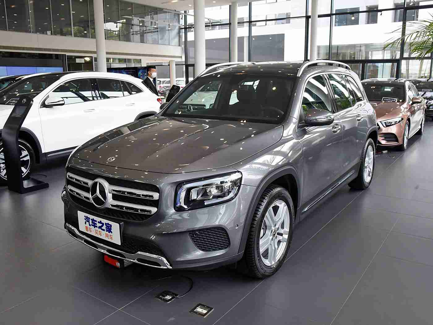 九九亚洲,九九亚洲全新SUV车型惊艳亮相，时尚外观与强劲动力引领汽车行业新潮流-1