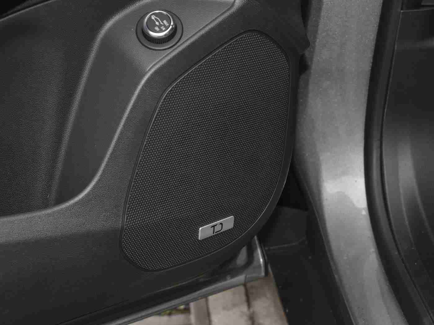 男人桶女人机机,独特设计引领潮流,“男人桶”车型诠释品质与科技魅力-5