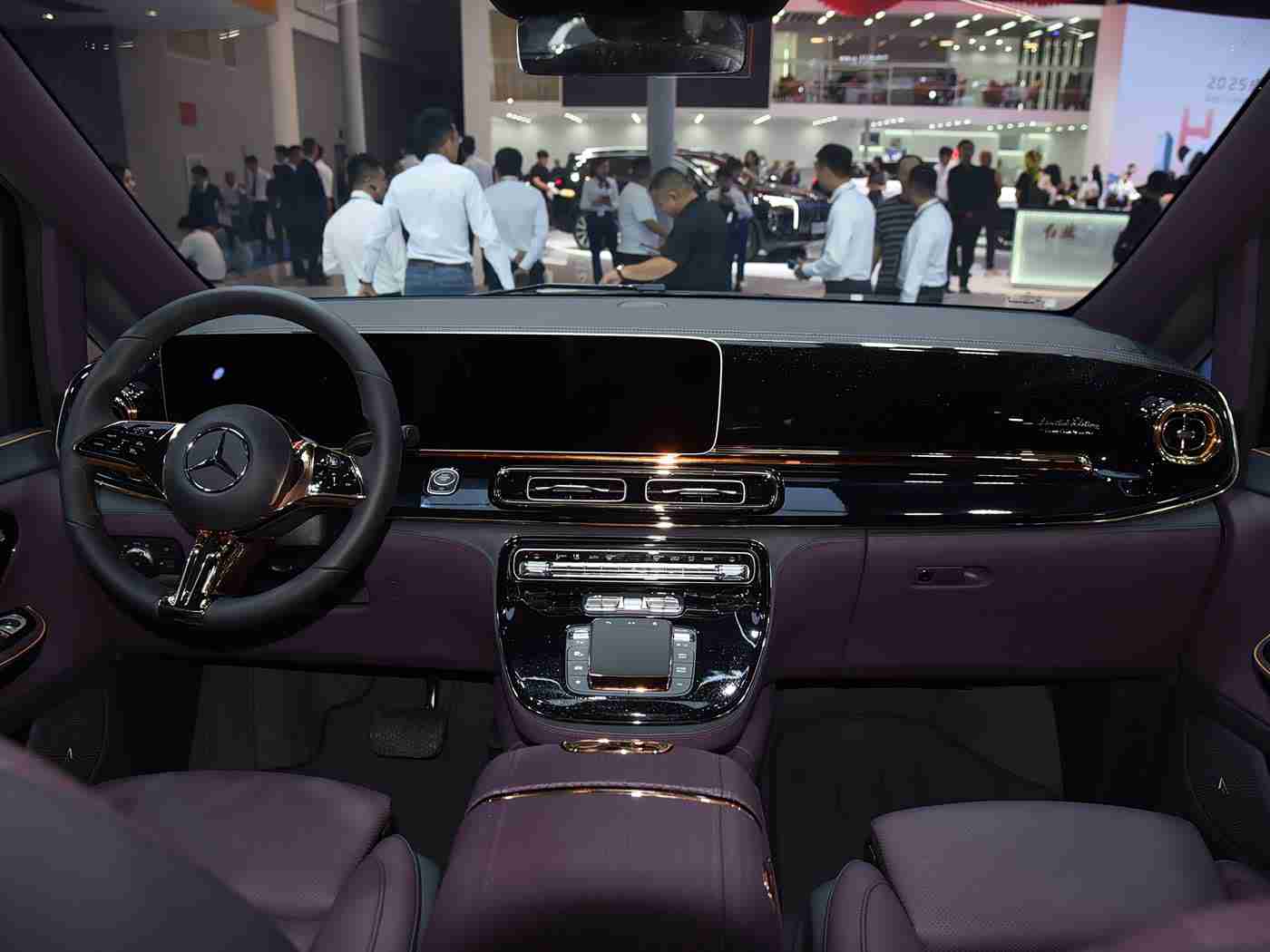 一区亚洲,亚洲汽车市场风云再起:新能源汽车崛起,品牌竞争白热化,消费升级引领未来趋势-3