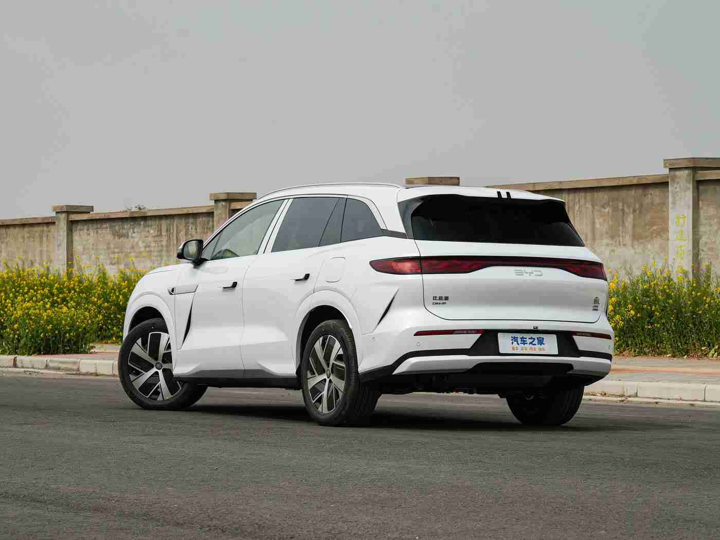 黄色应用下载安装,“汽车生活新伙伴:一应俱全的汽车应用,助您轻松驾驭出行之道”-4