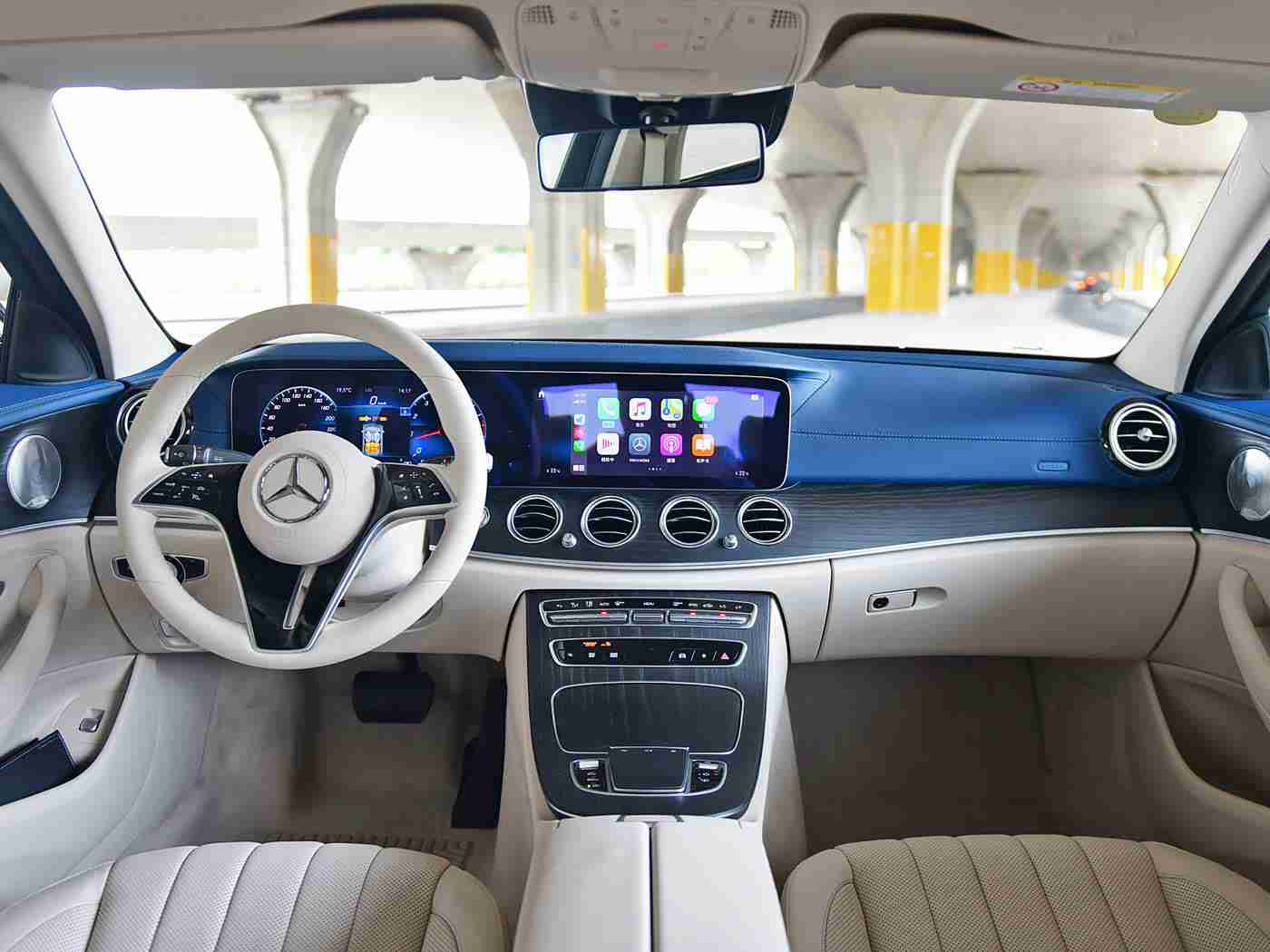 JuliaAnn与小伙子内谢,创新设计遇高效动力，全新车型引领行业潮流-3