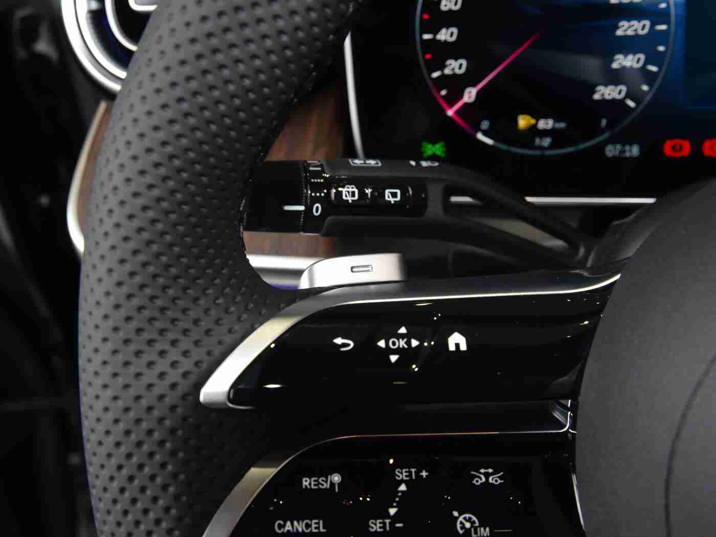 打扑牌两个人剧烈运动,“扑牌动力”概念车惊艳亮相，引领汽车行业绿色革命新篇章-3