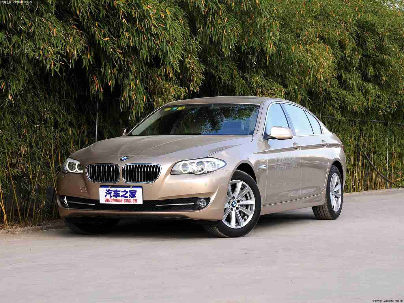 男生女生搓搓搓,“国内车企创新力作，时尚动感“搓搓”汽车引领潮流，为年轻消费者打造非凡驾驶体验-1