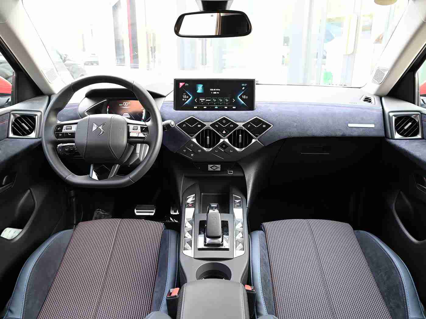 老师用丝袜脚帮我脚交,汽车工程师李明用独特比喻破解技术难题,创新成果助力产业升级-2