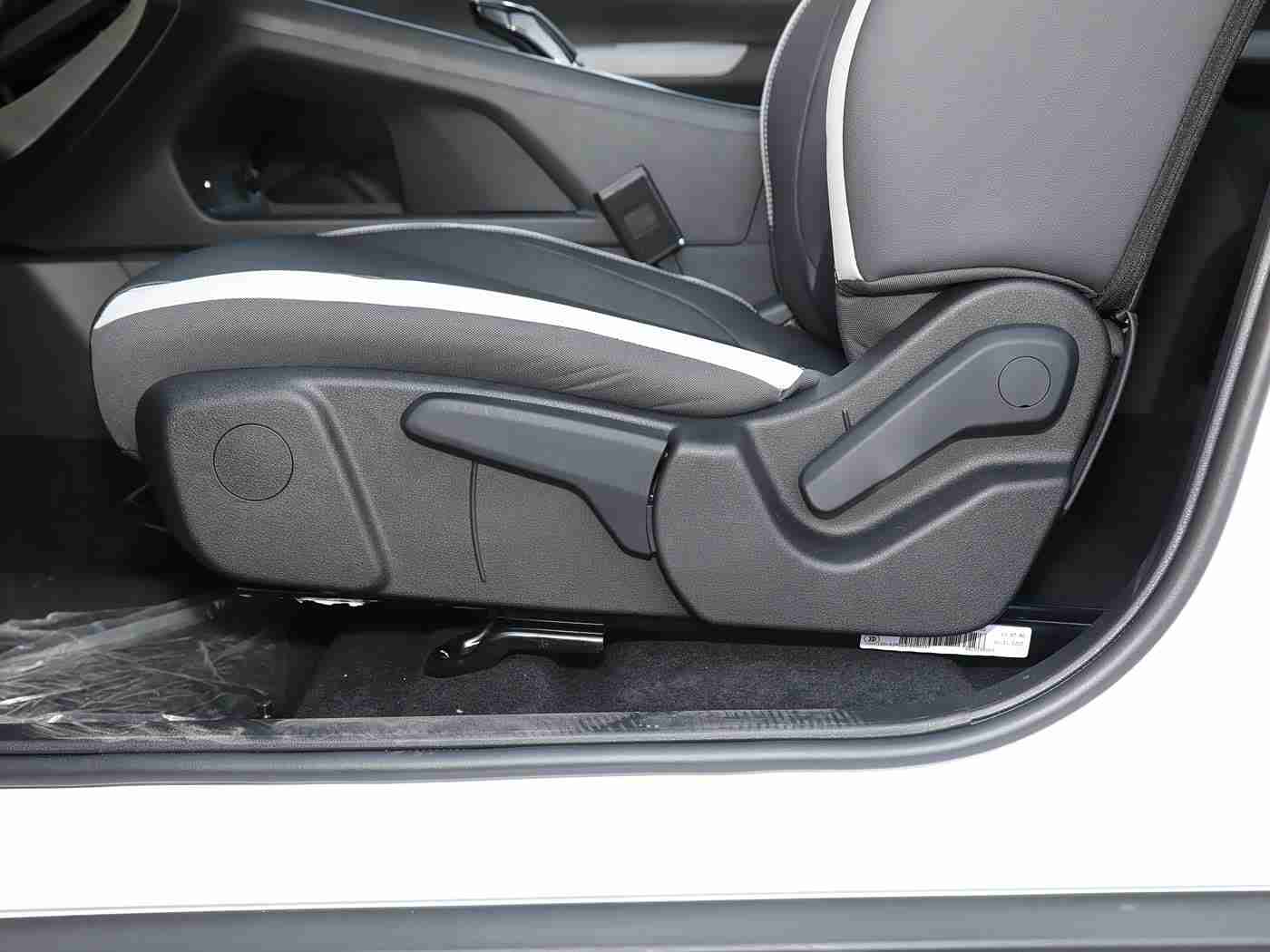 男人搞女人软件,汽车智能驾驶技术突破，创新举措引领未来出行新潮流-5