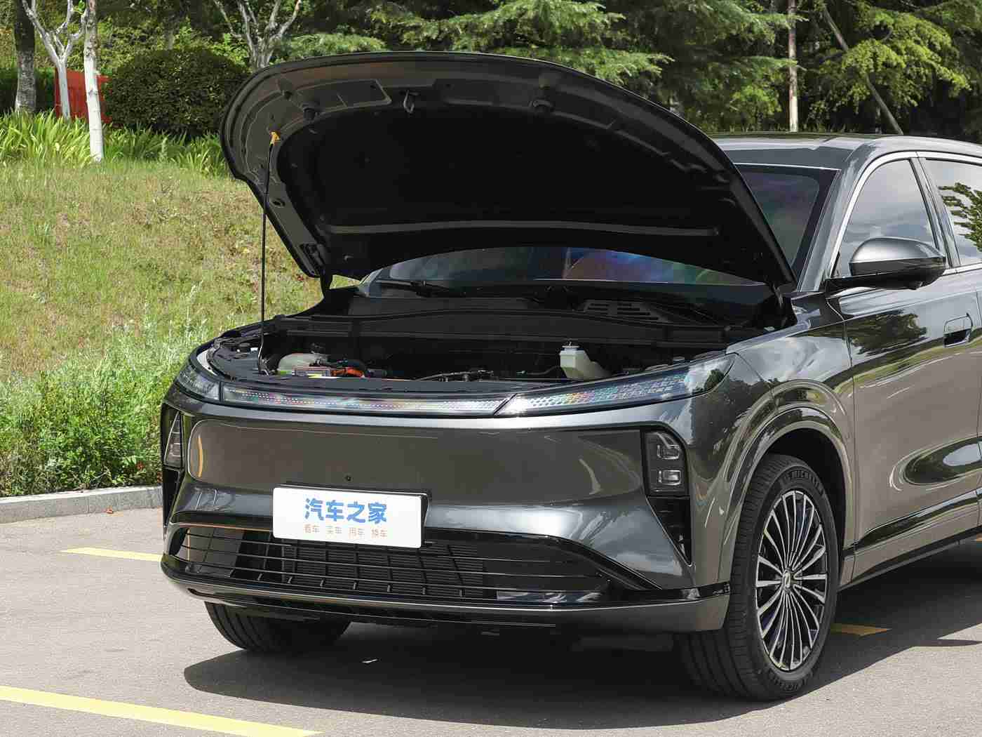 男生和女生靠逼软件,“逼软件”引领社交新潮流，汽车品牌借力创新营销新趋势-1