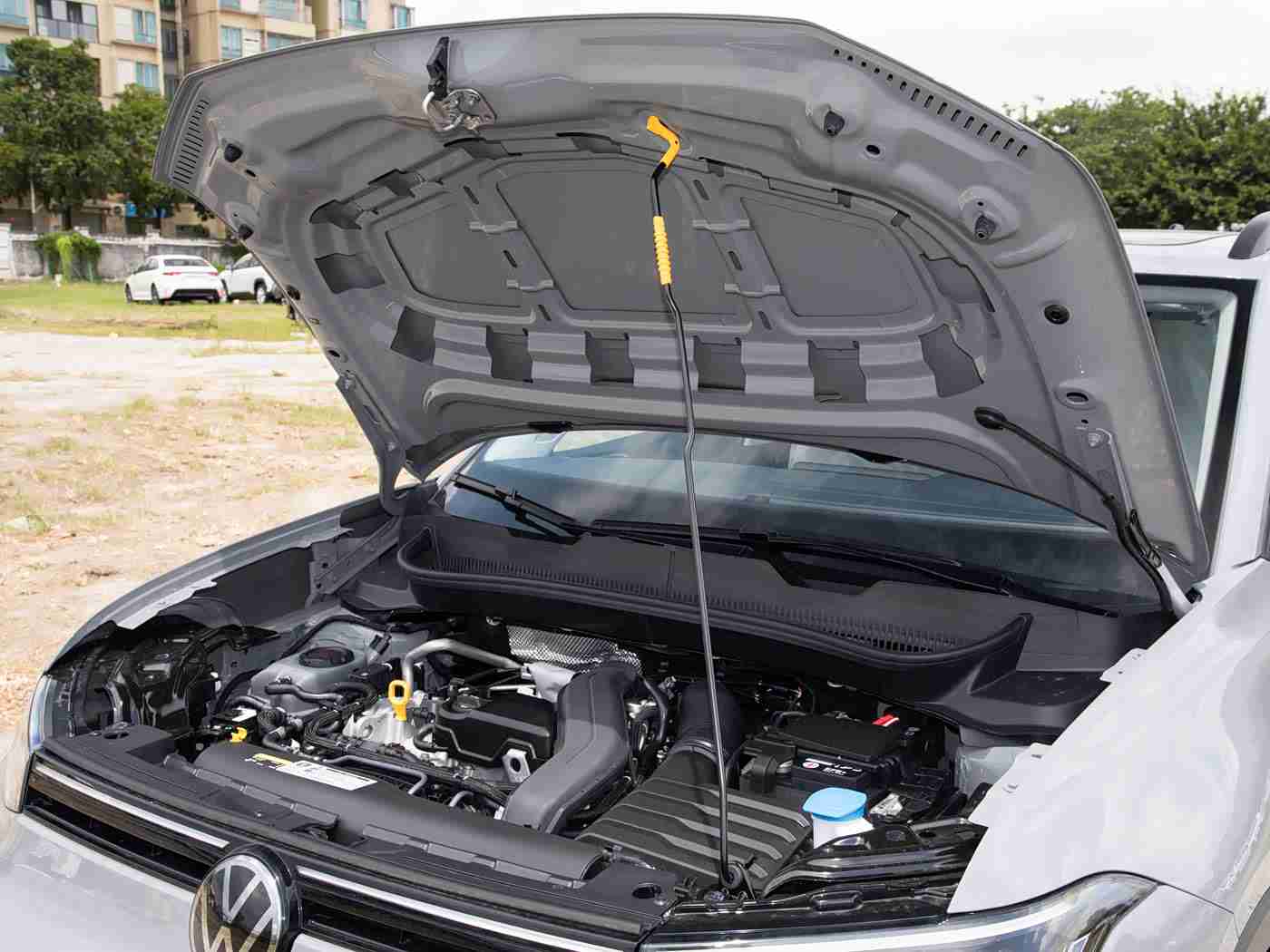 不用播放器看av,“绿色驱动，科技领航——新能源汽车魅力尽展未来风采”-1