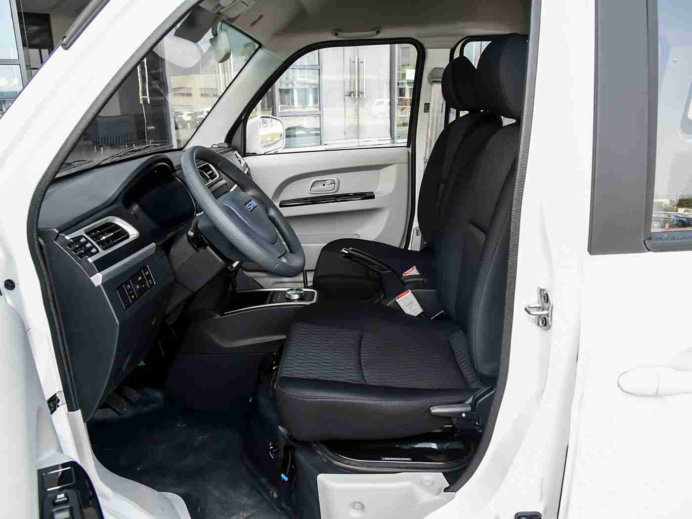 欧美大屁屁,独特设计+卓越性能，智能科技与舒适并重：揭秘全新热门车型惊艳上市之谜-4