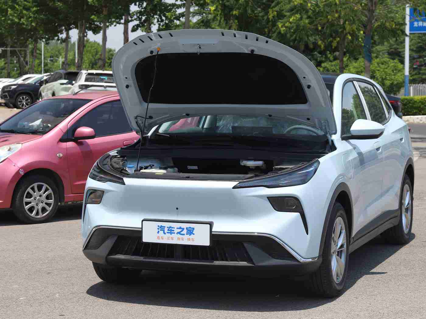 黄色软件下,智能驾驶技术引领汽车变革:科技赋能,安全舒适新体验-2