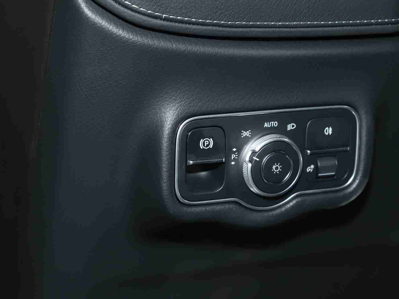 天天干干,新能源汽车崛起，＂天天干干＂纯电动SUV引领绿色出行潮流-1