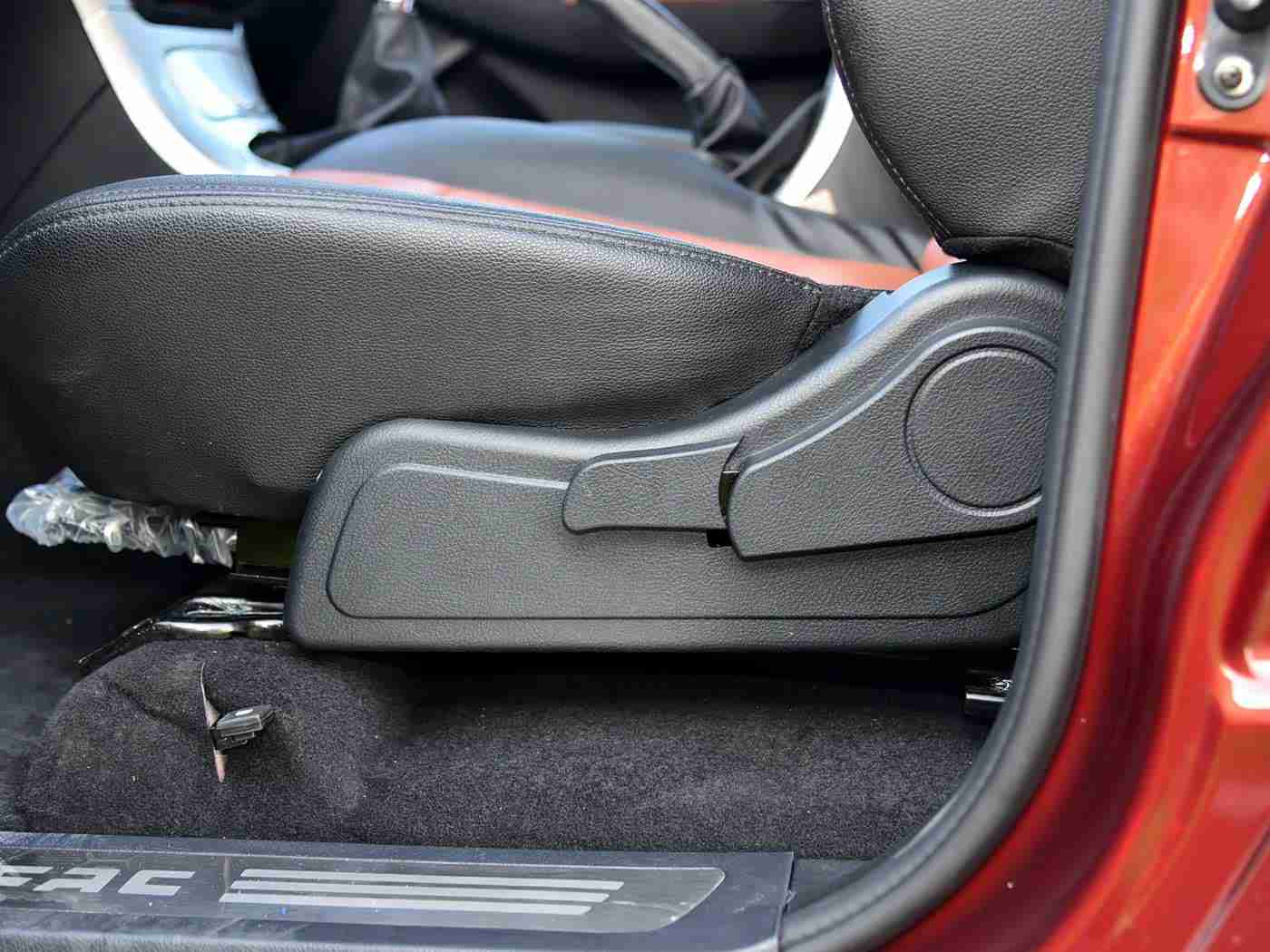 黄色软件入口,智能驾驶新潮流：引领汽车安全与环保的未来科技系统受热捧-1