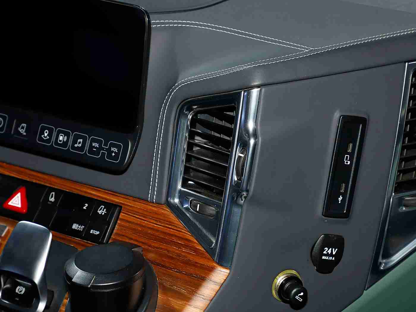 黄色软件下载opop,汽车界新宠亮相：智能导航+车辆保养，违章查询+社交互动，这款软件让驾驶更便捷-2