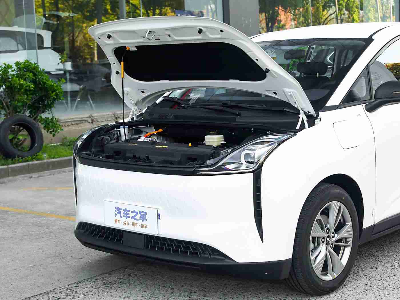 女学生超短裙教室自慰,新能源汽车引关注:时尚简约设计,卓越性能,环保理念引领市场潮流-4