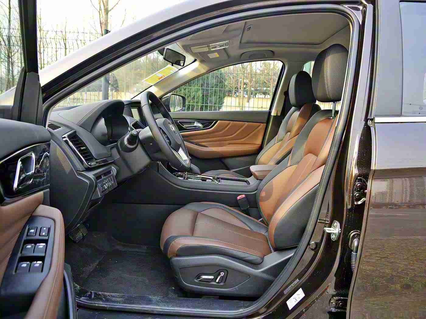 小小拗女BBwBBwBB,时尚智驾，魅力女性专属座驾-1