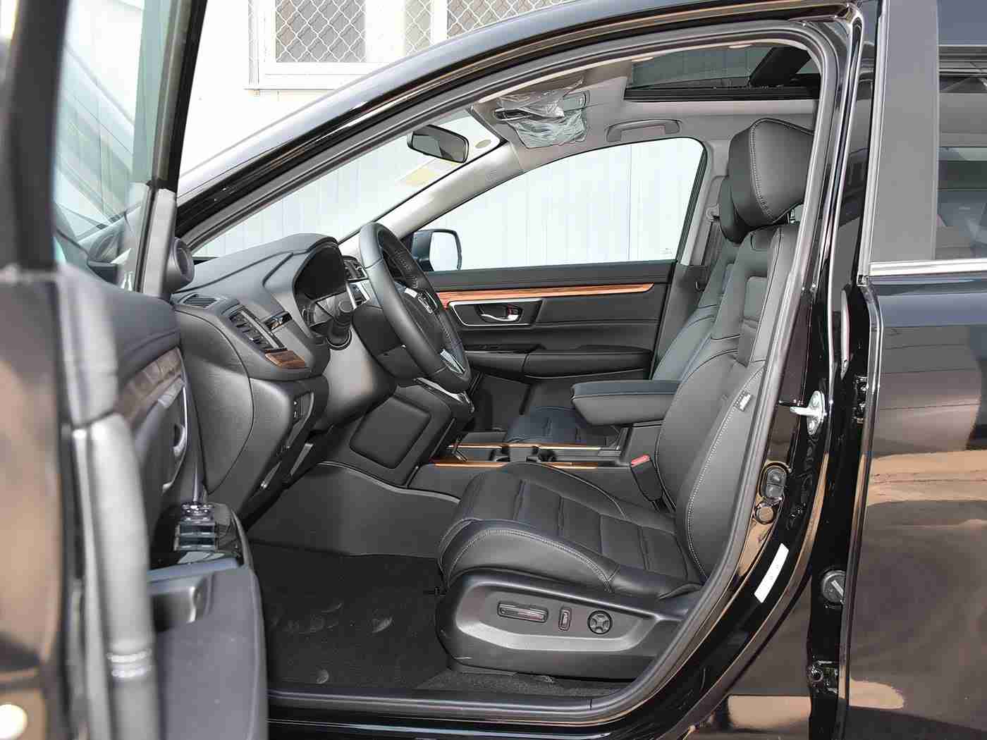 仙踪林老狼,全新车型惊艳亮相：匠心设计、强劲动力，智能科技引领汽车潮流-1