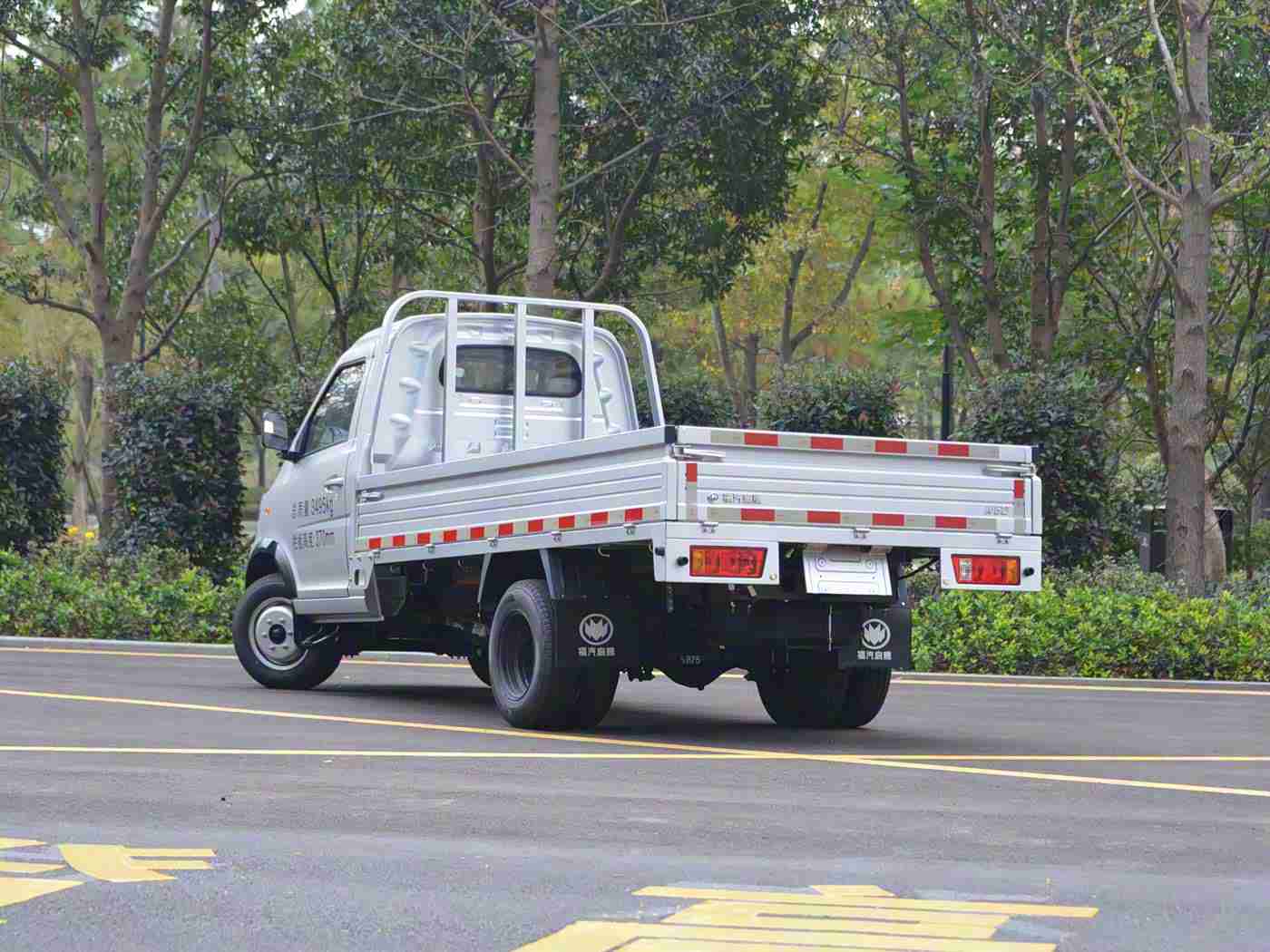 红桃38.47 隐藏,红桃车型亮相引关注，简约优雅实力派，我国汽车市场新黑马强势崛起-3