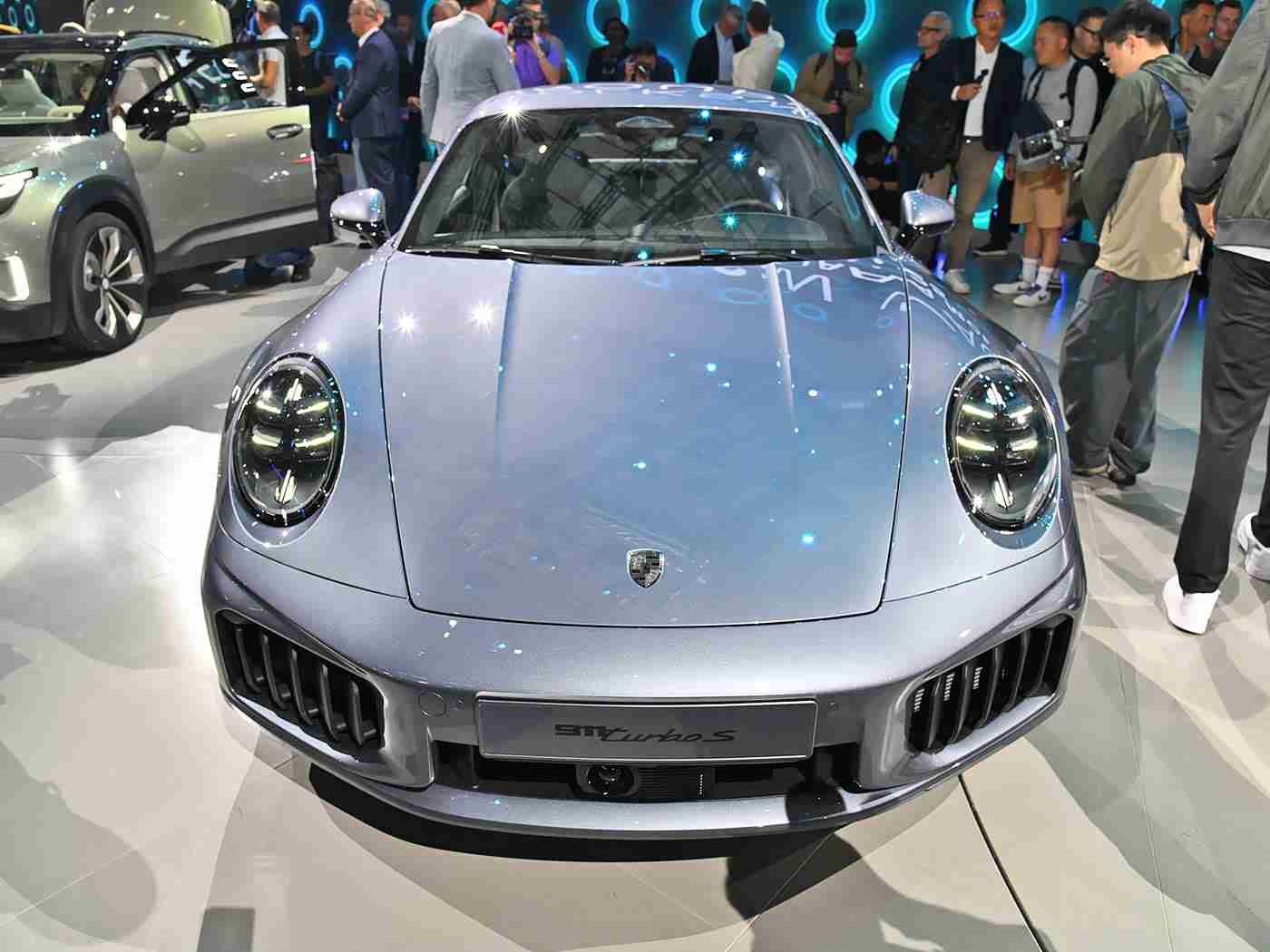 国产性色av,国产新锐崛起，时尚性能“性色”汽车引关注，市场前景广阔-3