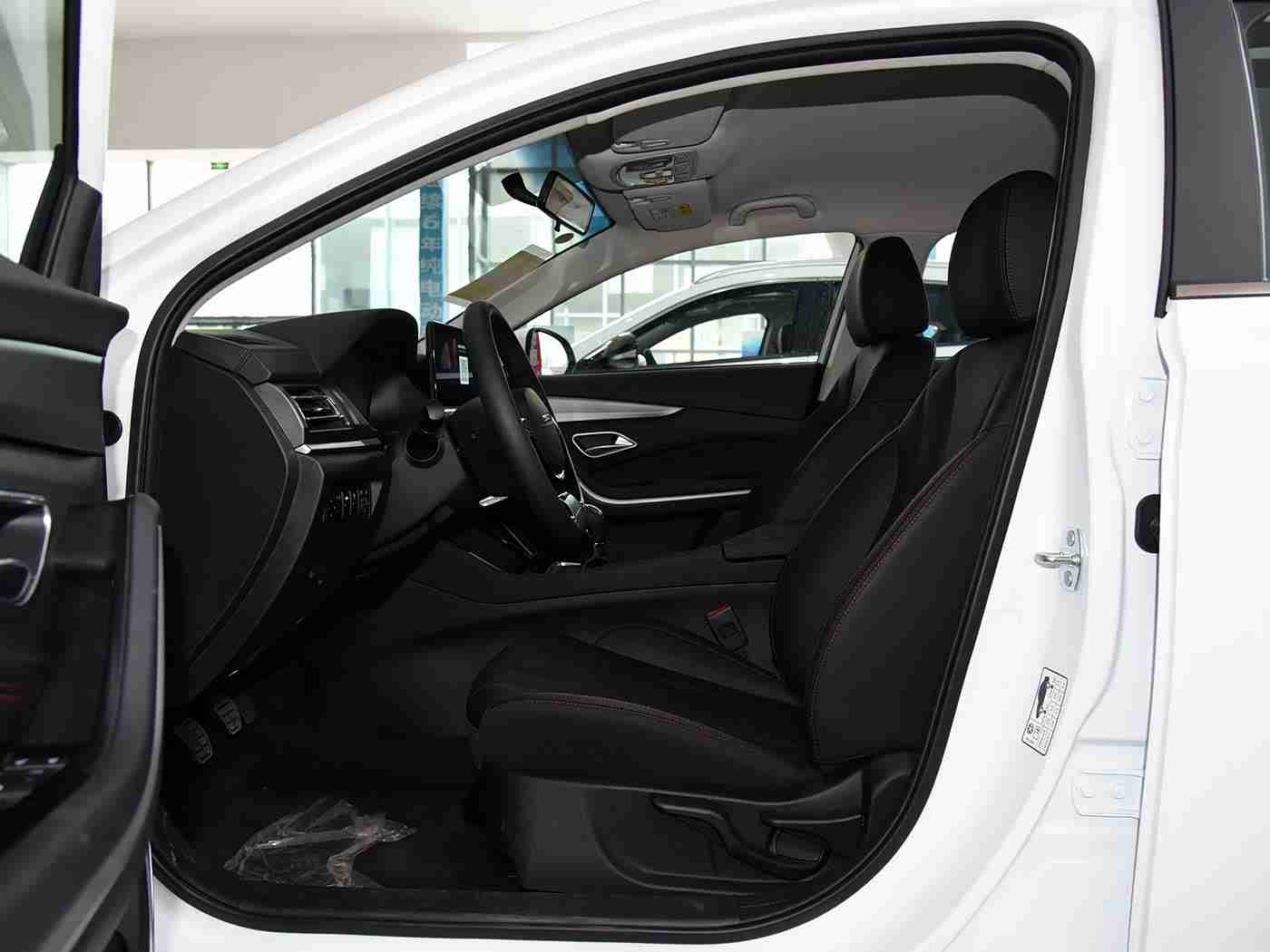 美女脱衣服APP,未来出行，智能触控，创新汽车领航新时代-4