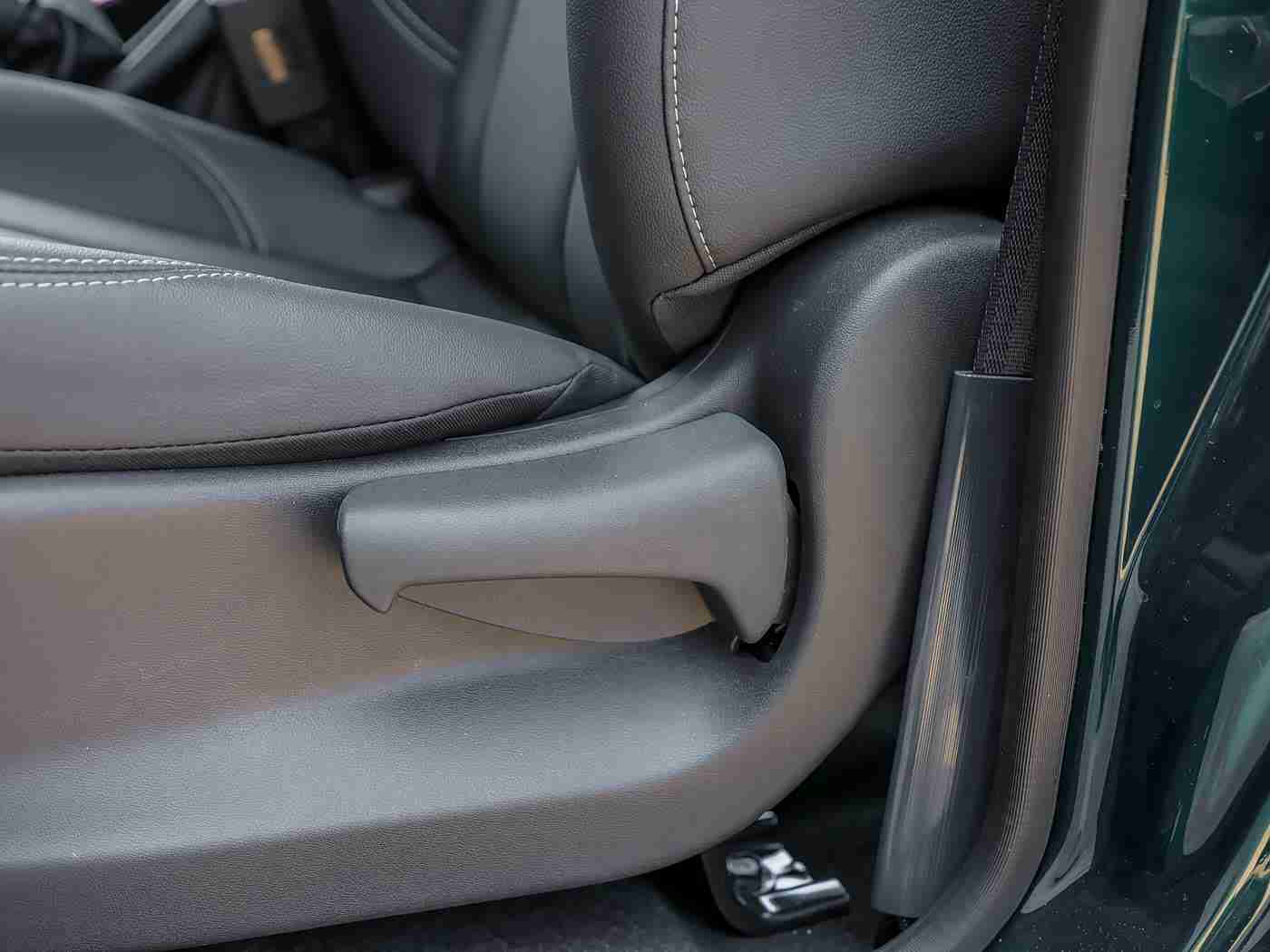 鸡巴软件,人工智能助力行车安全：鸡巴软件引领汽车辅助系统新潮流-1