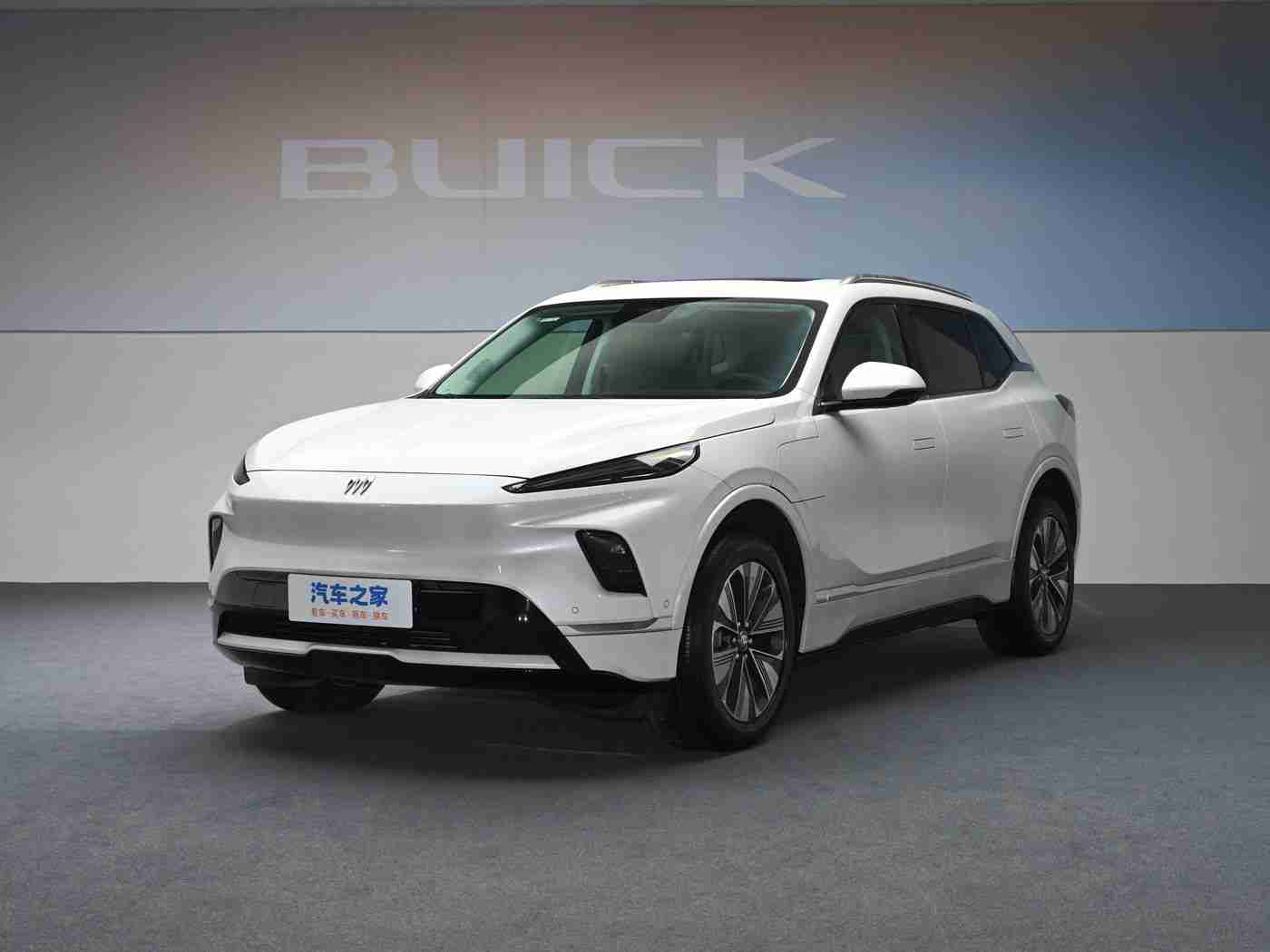 五月丁香花婷婷,花潮涌动,车界风华:五月新车盛宴启幕,绿色豪华共舞未来-1