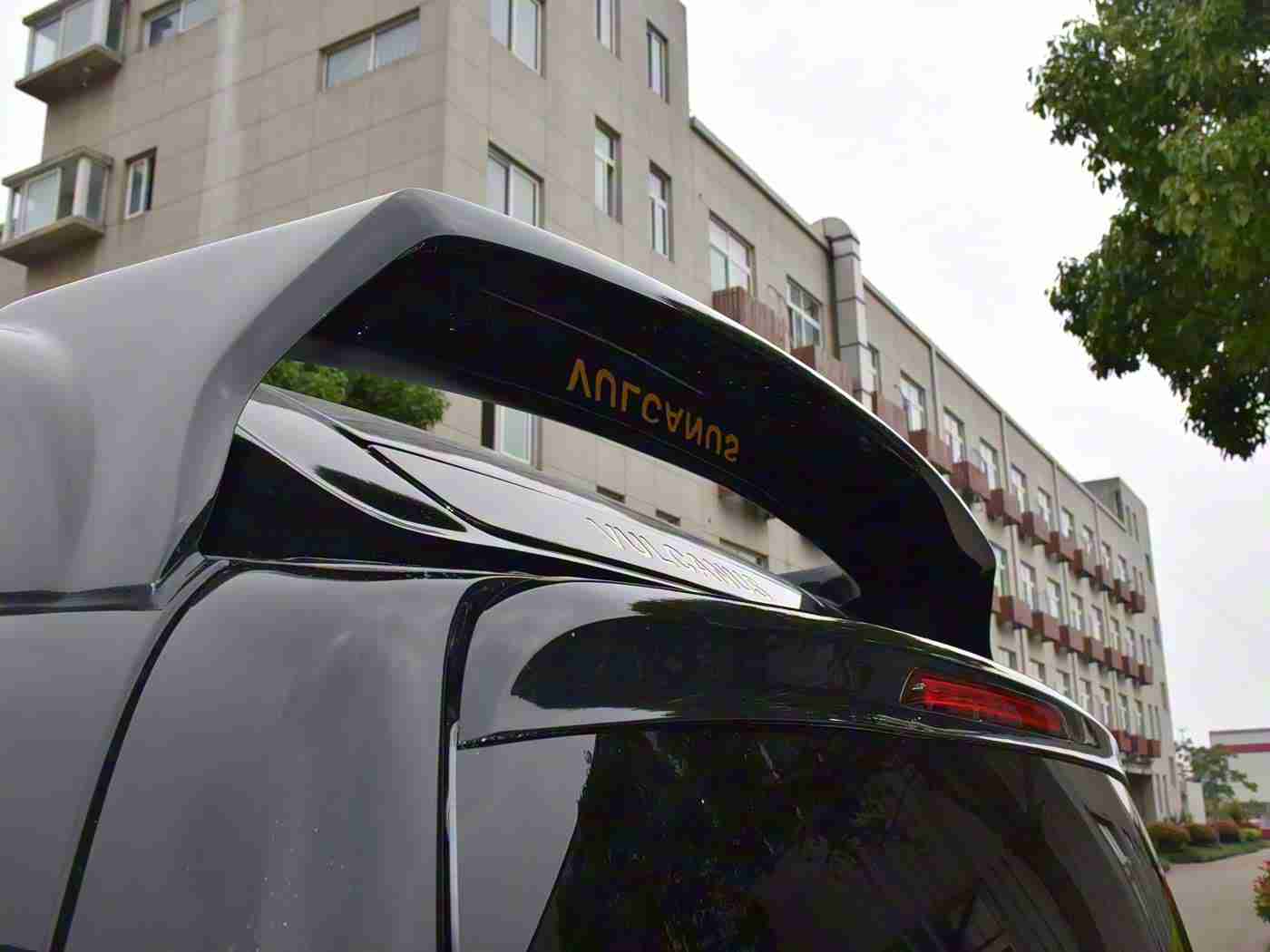 男人把困困女人的困困里免费,“女性专属守护,时尚安全“困困”出行新体验”-3