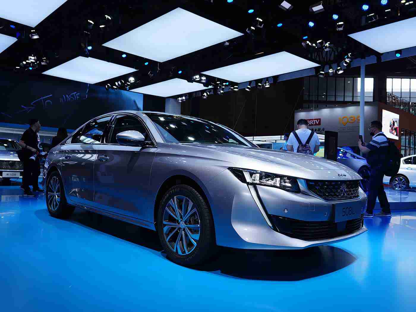 黄色软件华为下载,智驾未来，华为引领汽车新篇章-4