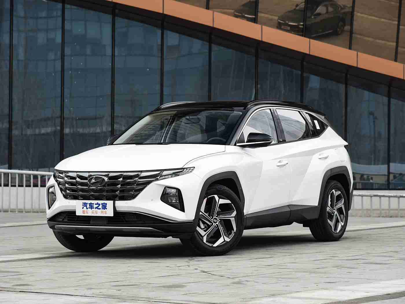 黑人 娇小 亚洲 硬,“时尚娇小显个性，动力强劲保安全——全新车型引领汽车市场潮流”-3