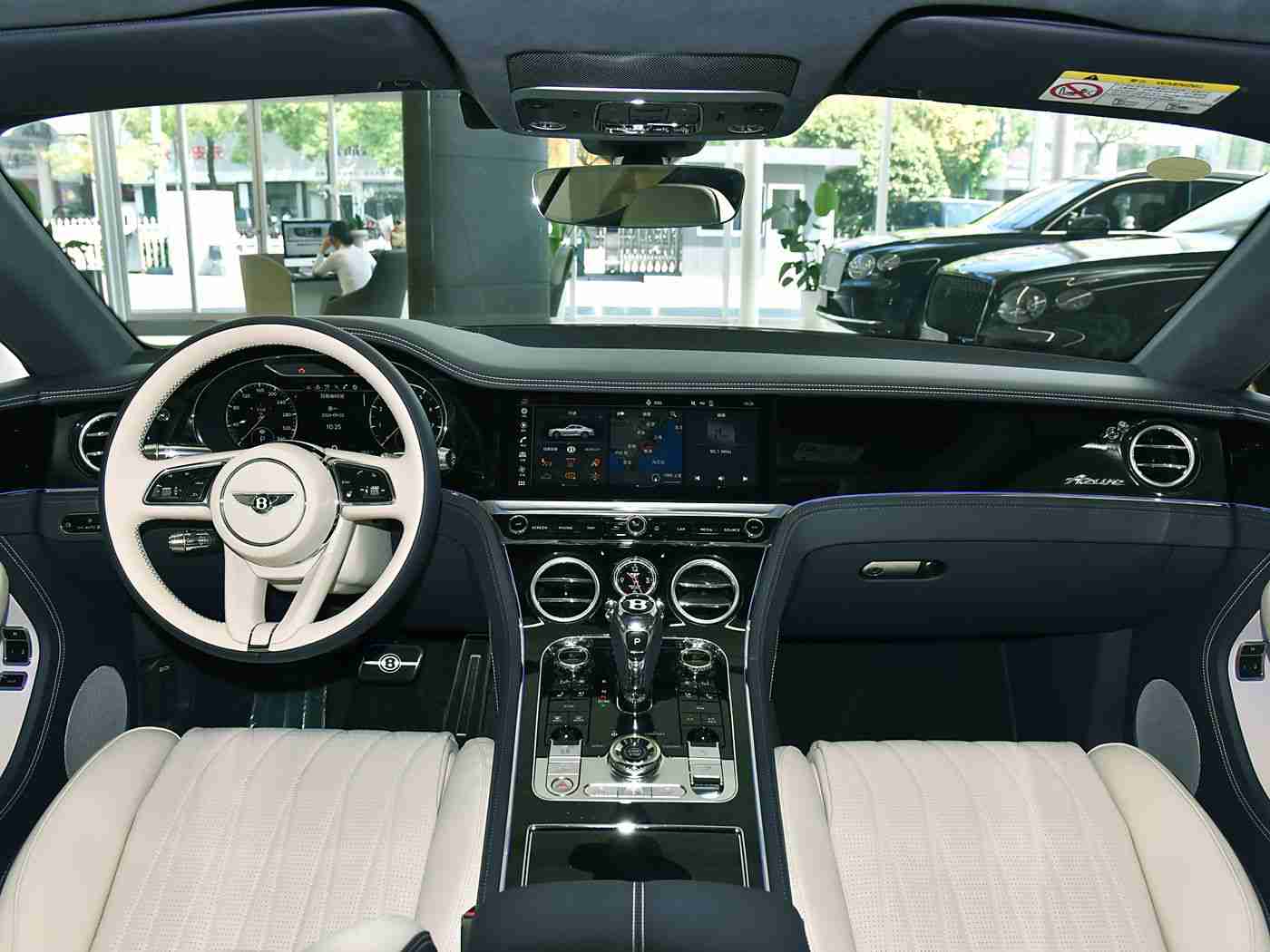 人妻麻豆,时尚SUV成家庭新宠，（品牌名称）助力人妻麻豆畅享驾驶乐趣-3