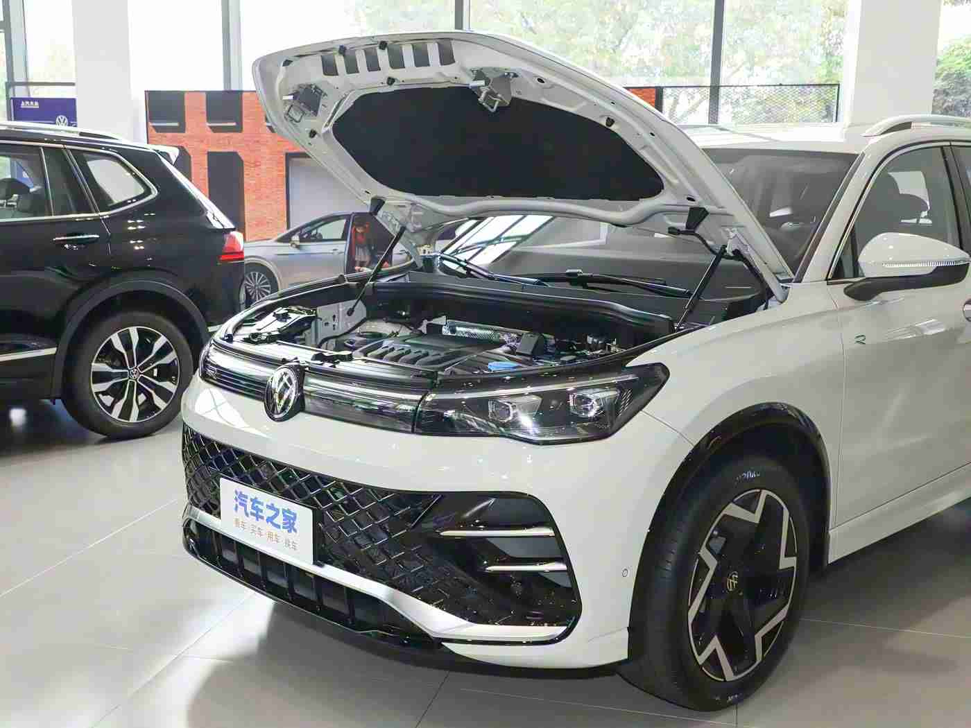 ,特斯拉Model Y续航610公里，智能驾驶领风骚，造型独特性价比高，新能源汽车市场新宠儿-2