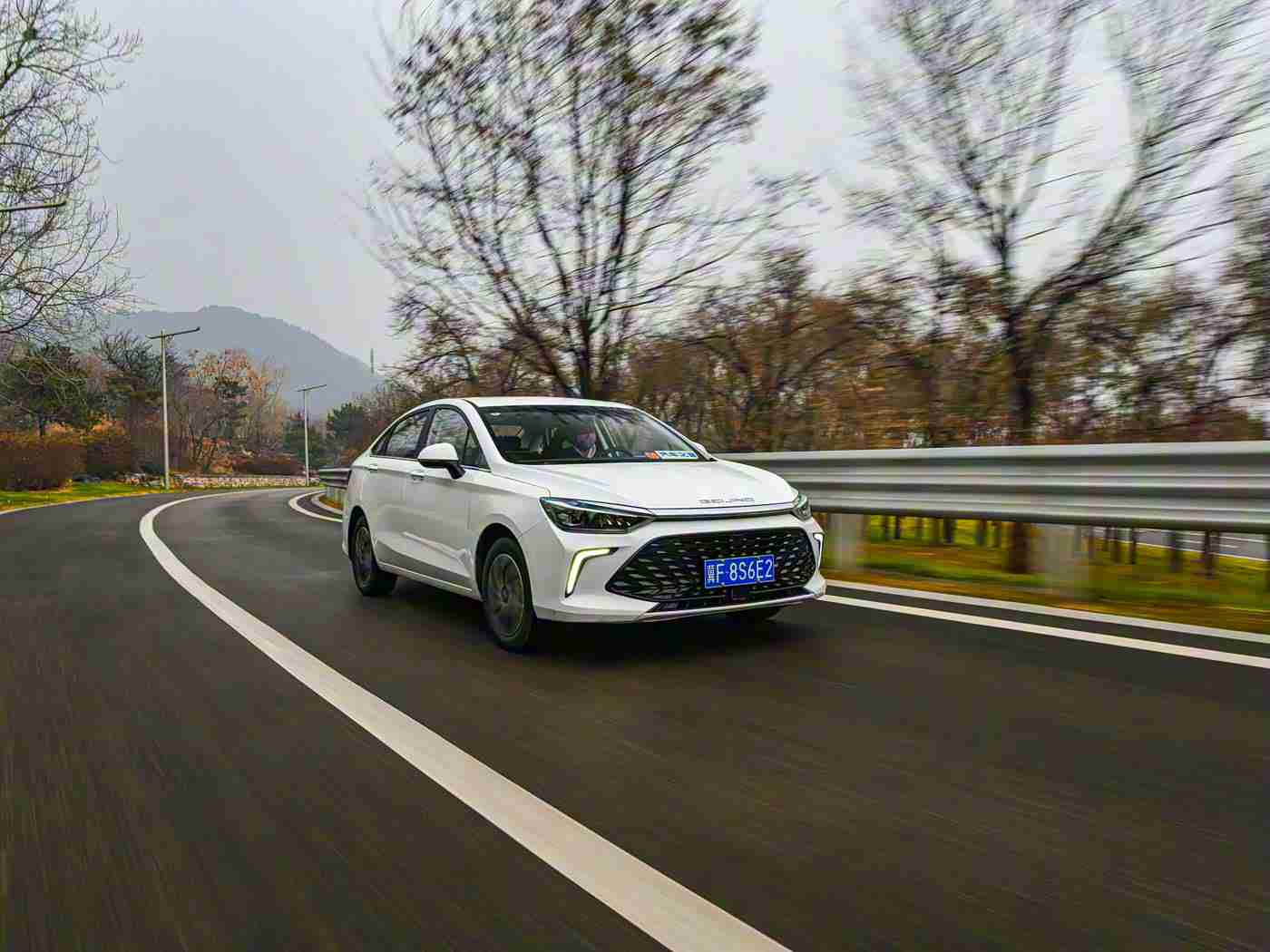 人人综合,科技革新引领购车新潮流，一站式服务平台助您轻松无忧选车-4