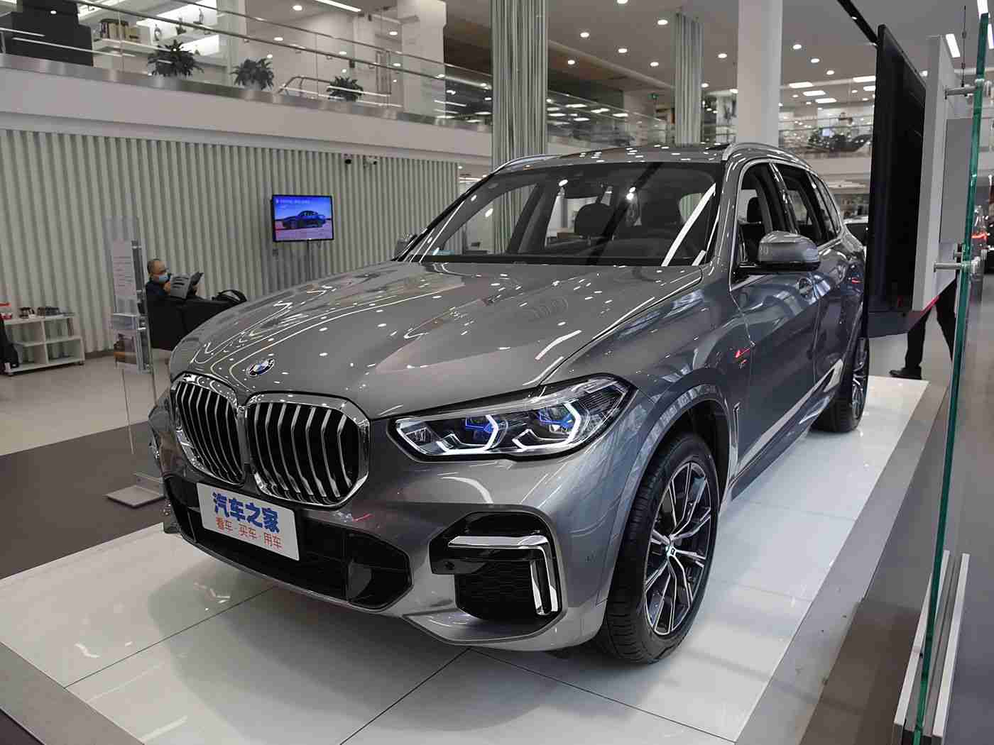 男生和女生打扑克差差差,男女购车差异明显，汽车企业精准营销策略待升级-2