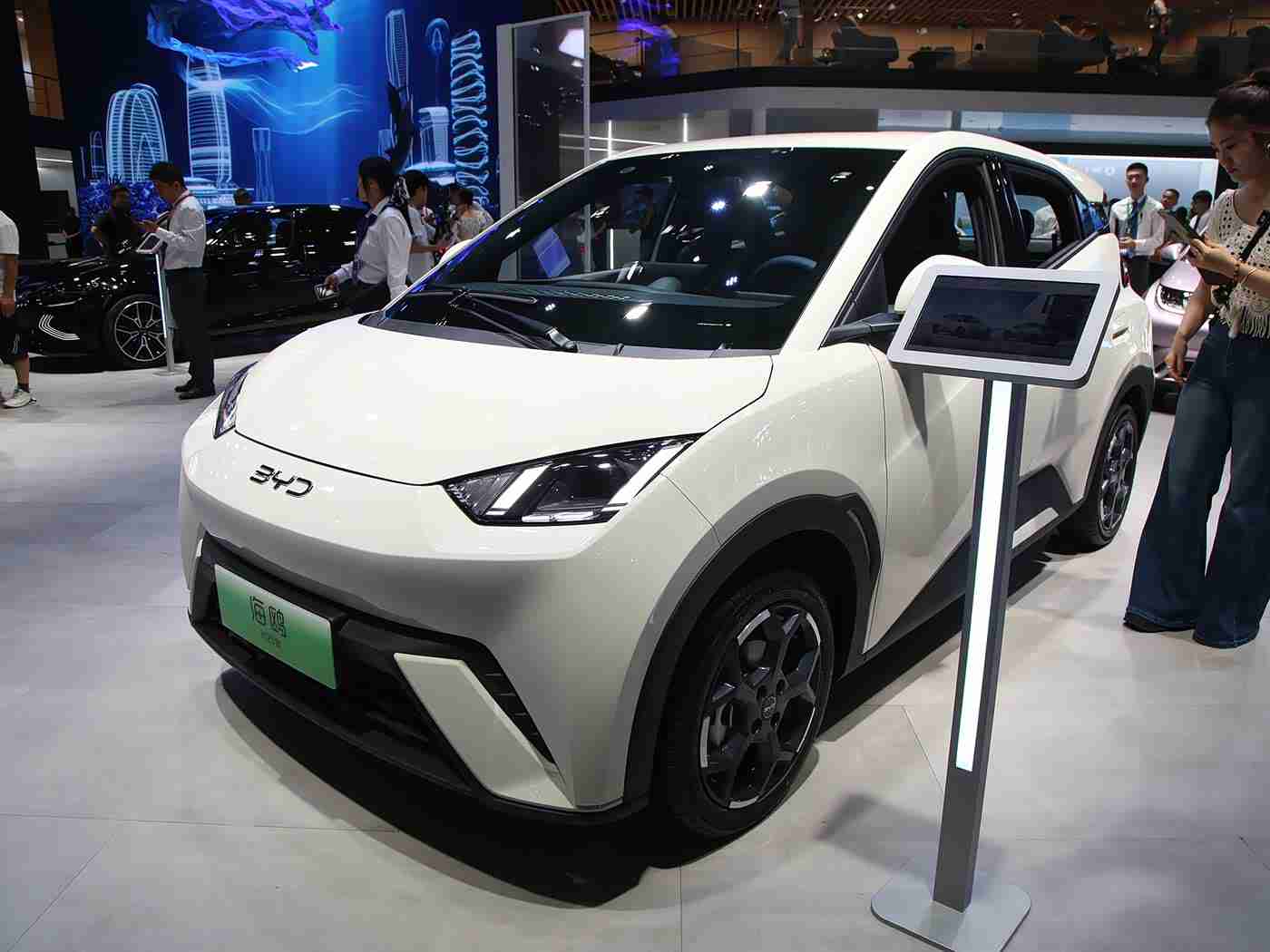 修修吗漫画页面免费漫画在线阅读入口页面弹窗,秋蝉,汽车行业新风向:漫画营销助力品牌年轻化,秋蝉案例启示未来竞争策略-2