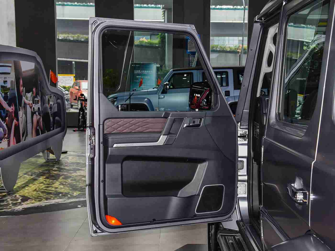 一级毛卡片,自动驾驶新高度，环保节能再升级，智能配置领风骚：引领未来出行新潮流的全新智能汽车震撼上市-3