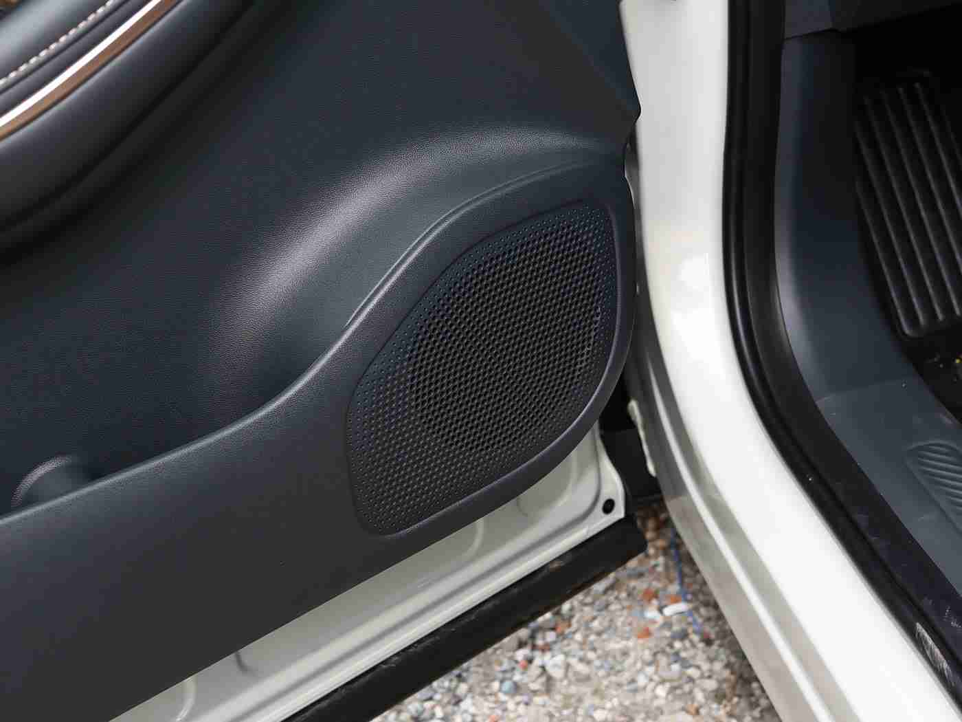 亚洲经典一区二区,汽车魅力四溢,古今交融绽放光彩-2