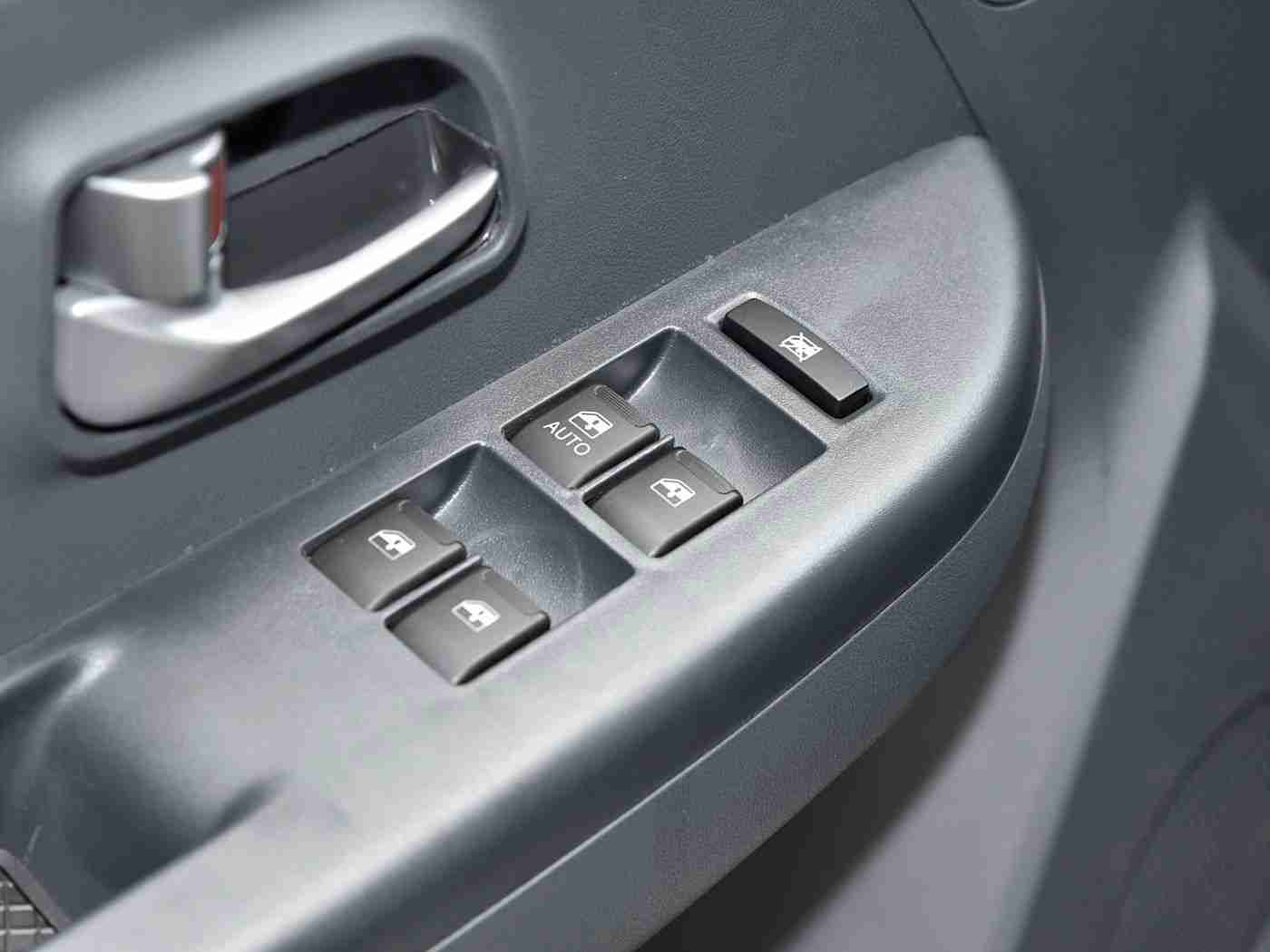 朋友两口子约我3p,“体验温馨之旅：夫妻邀友共赏SUV，开启难忘汽车体验之旅”-4