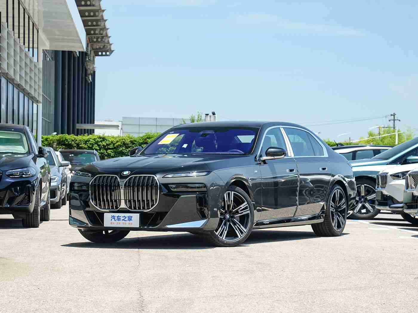 迪丽热巴被操视频,迪丽热巴携手豪华车型演绎跨界广告，时尚科技魅力引爆眼球-1