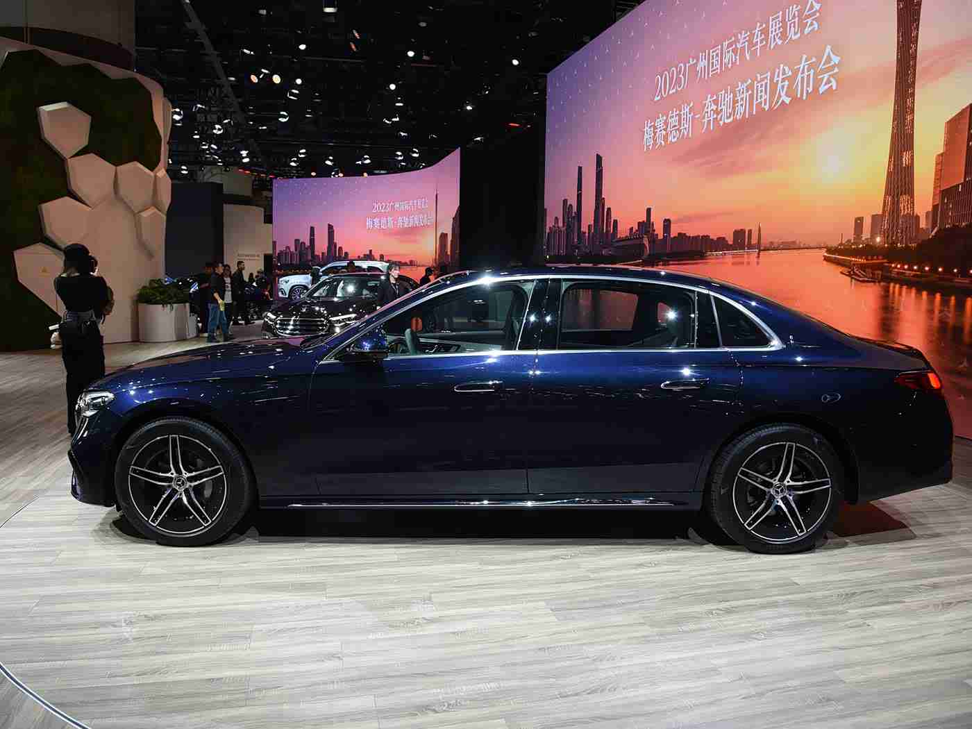 成人火影忍者,动漫风潮，科技驾驭，未来出行新篇章-1