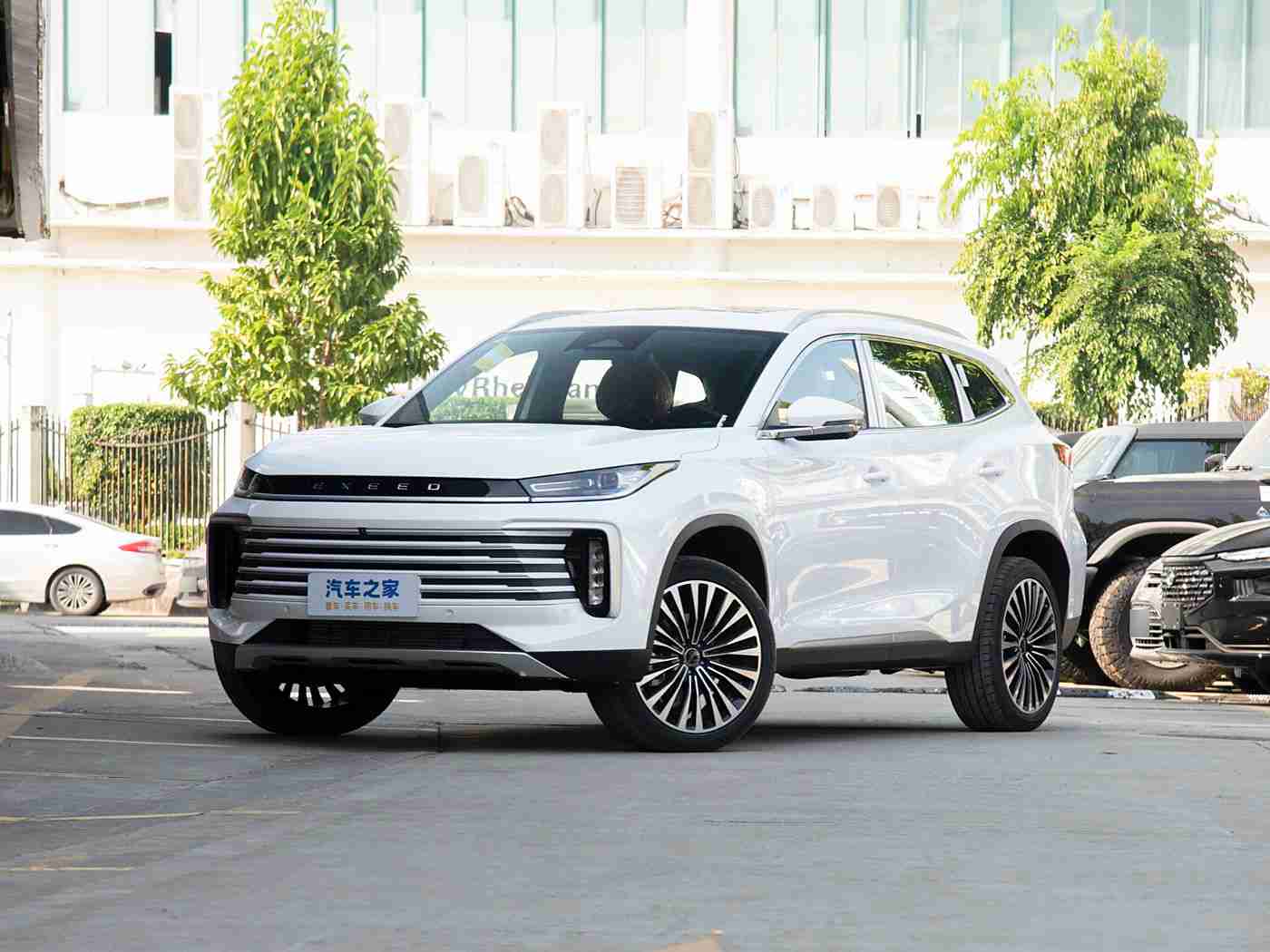 黄色软键,智控未来，安全驾驶新篇章-1