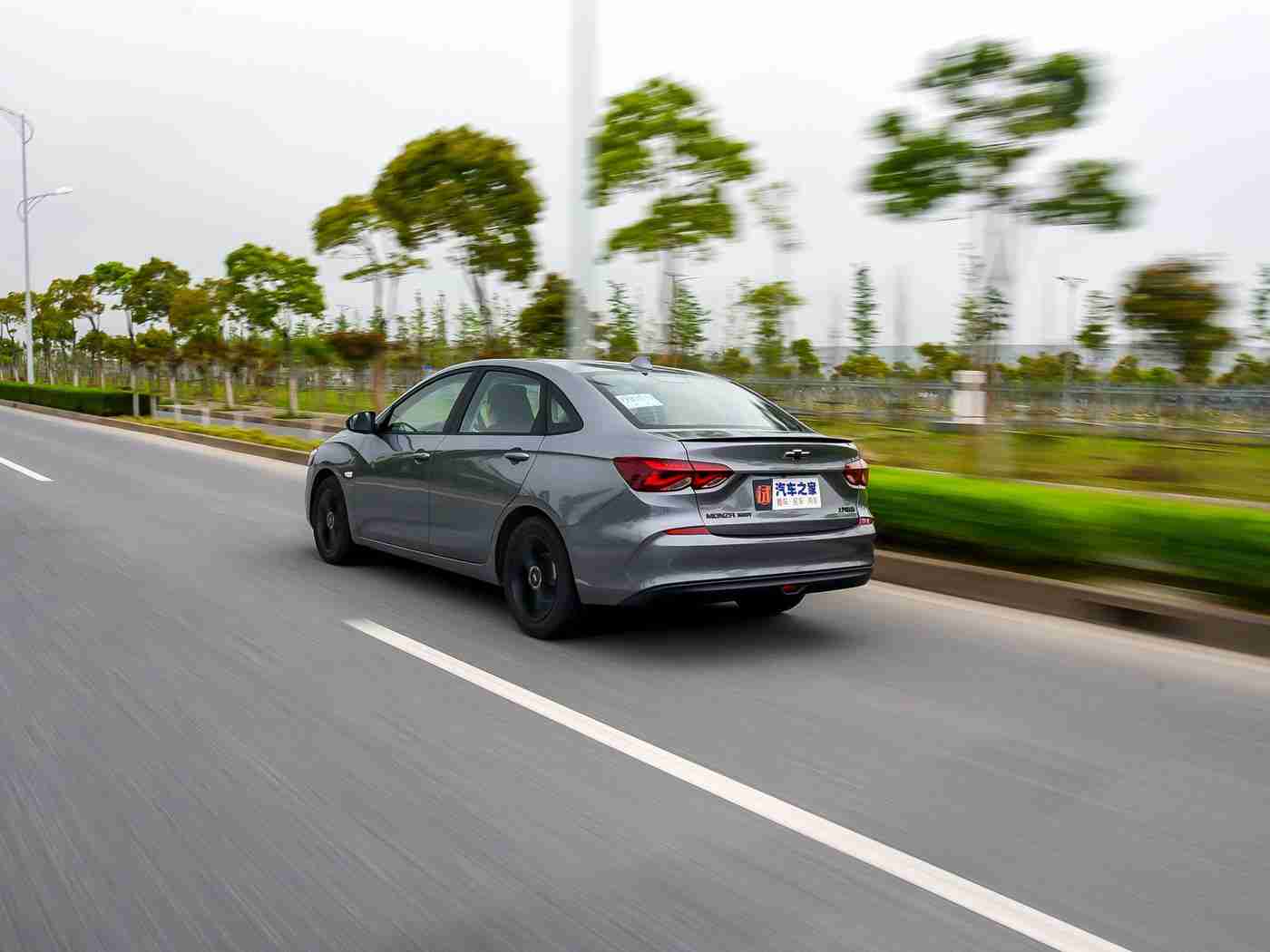 黑料反差,“争议不断却逆袭成功,揭秘某车型如何以品质与性能赢得市场认可”-4