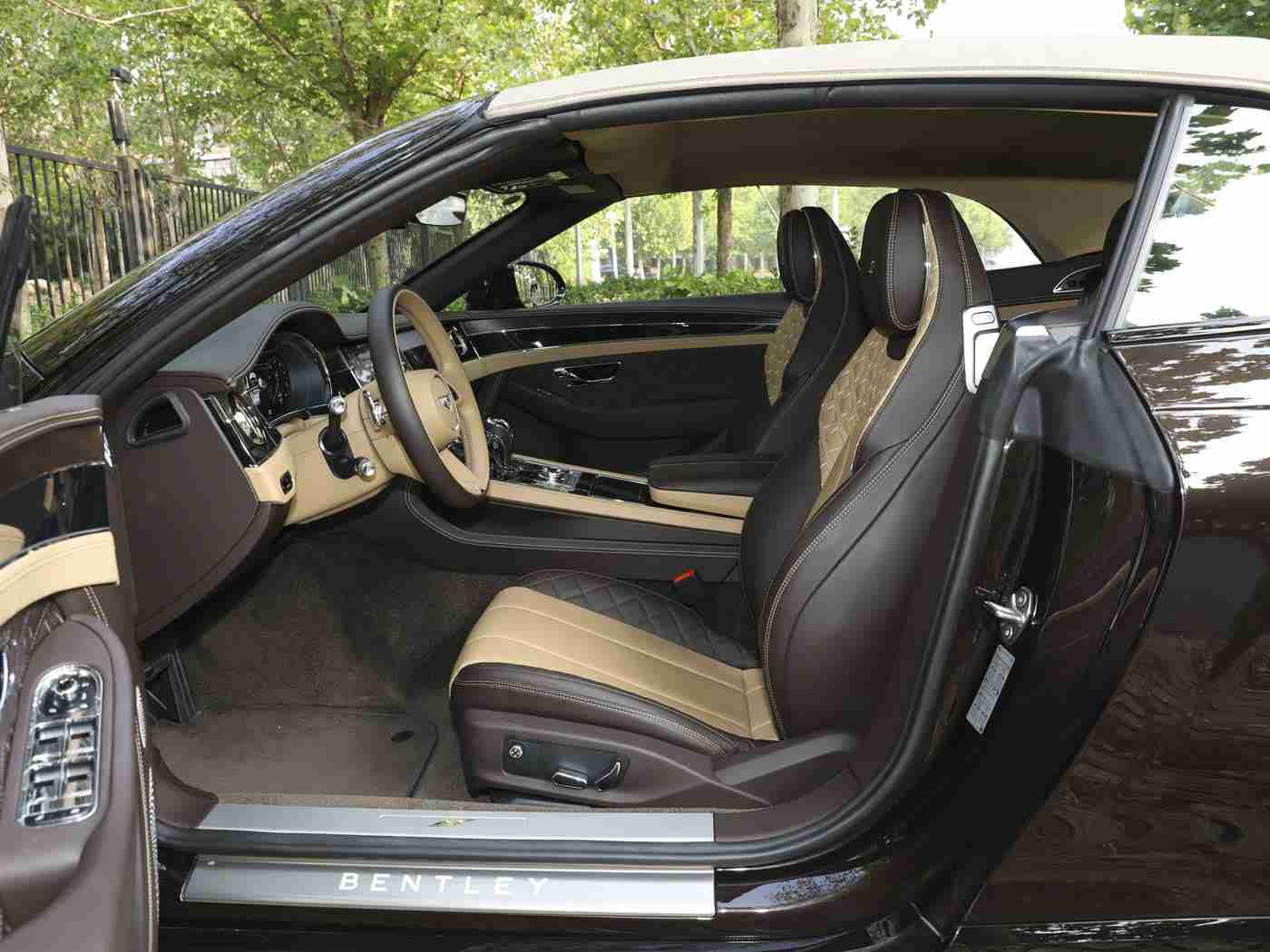 男女打扑克差差差,“性别揭秘：驾驶技能大揭秘，男女驾驶者差异引发广泛讨论，安全意识亟待提高！”-2