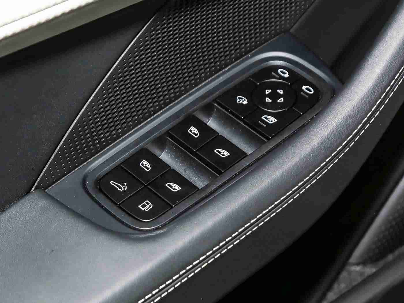 51国精产品一区二区三区,,,,汽车盛宴，三大区域秀未来，共鉴豪华、速度与绿色新篇-2