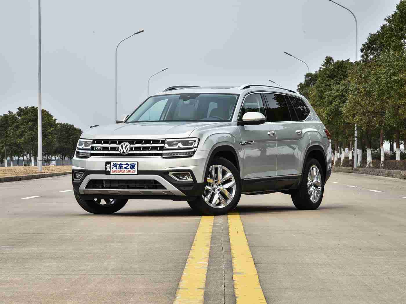 国产四区,国产四区创新驱动,新能源汽车技术引领市场新格局-1